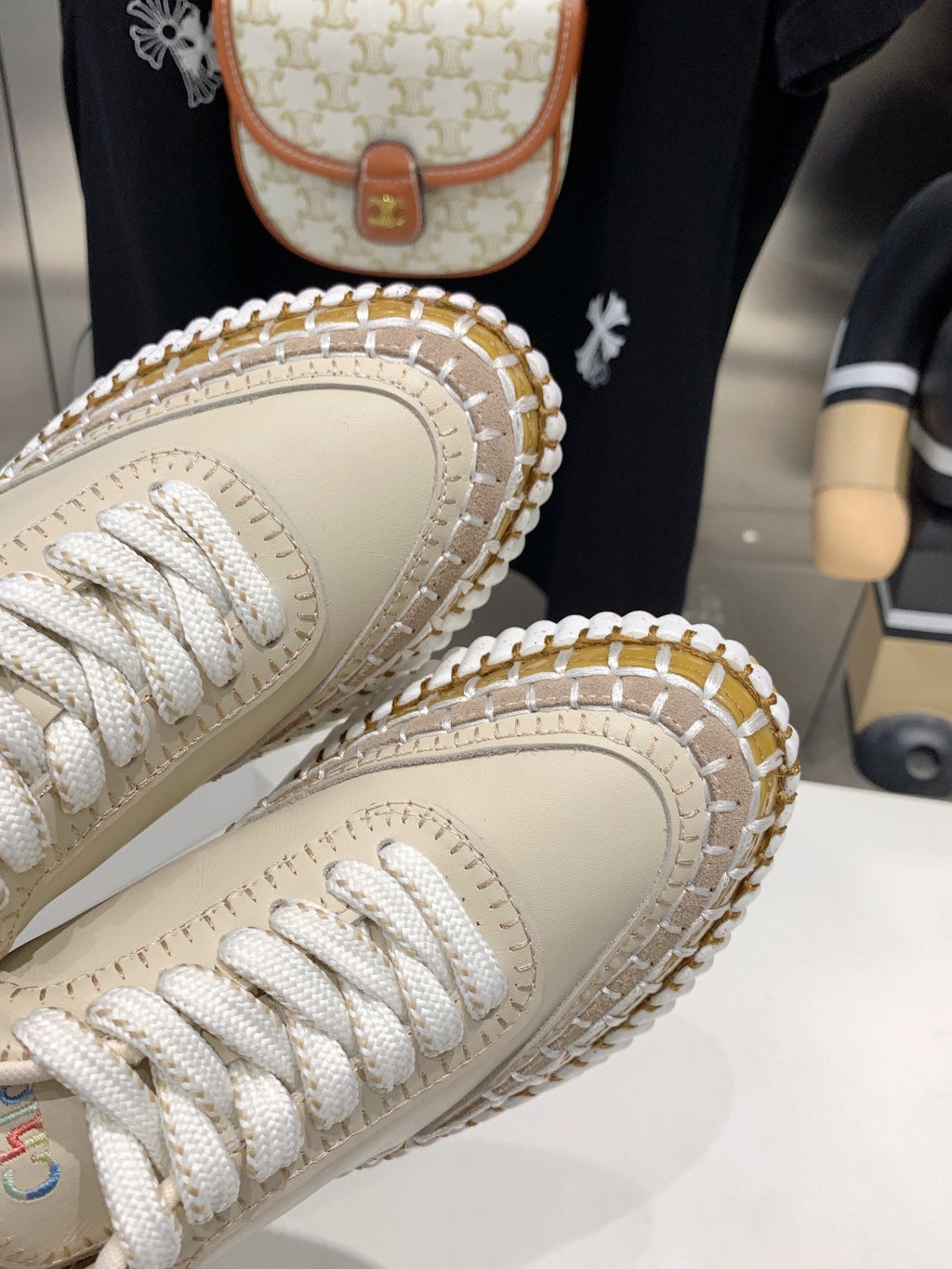 H-Sneakers