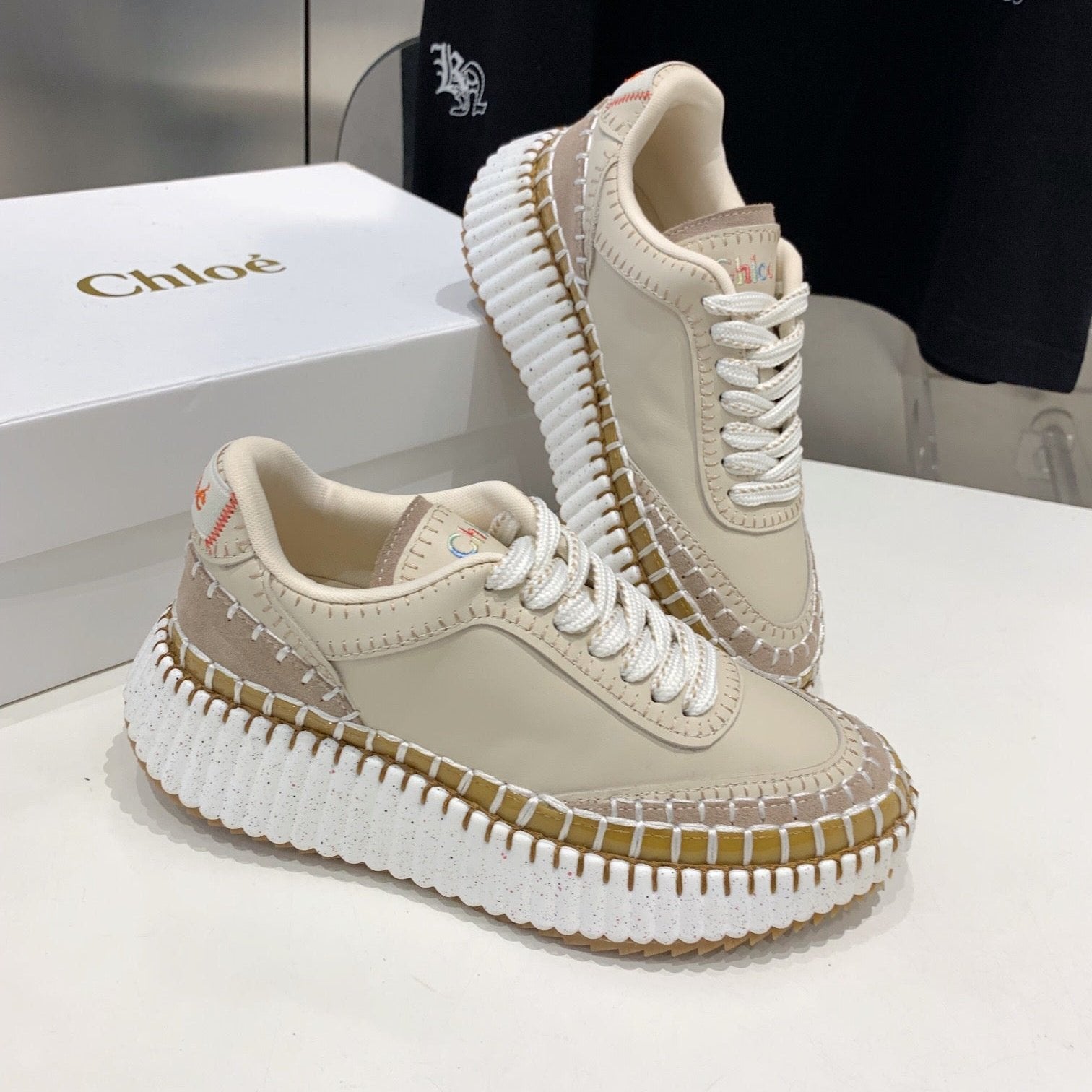 H-Sneakers
