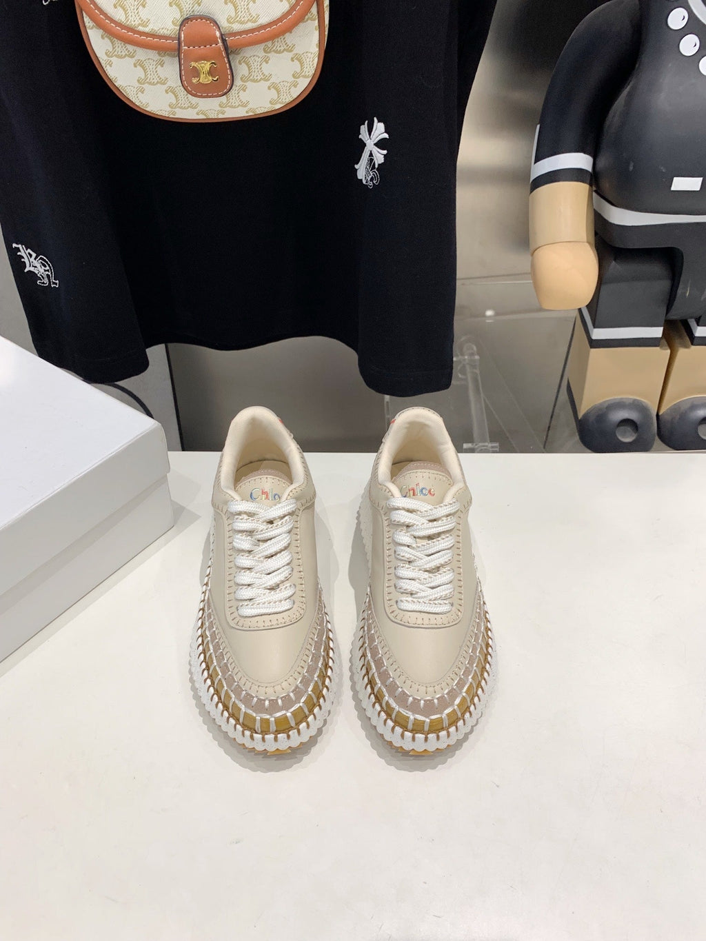 H-Sneakers