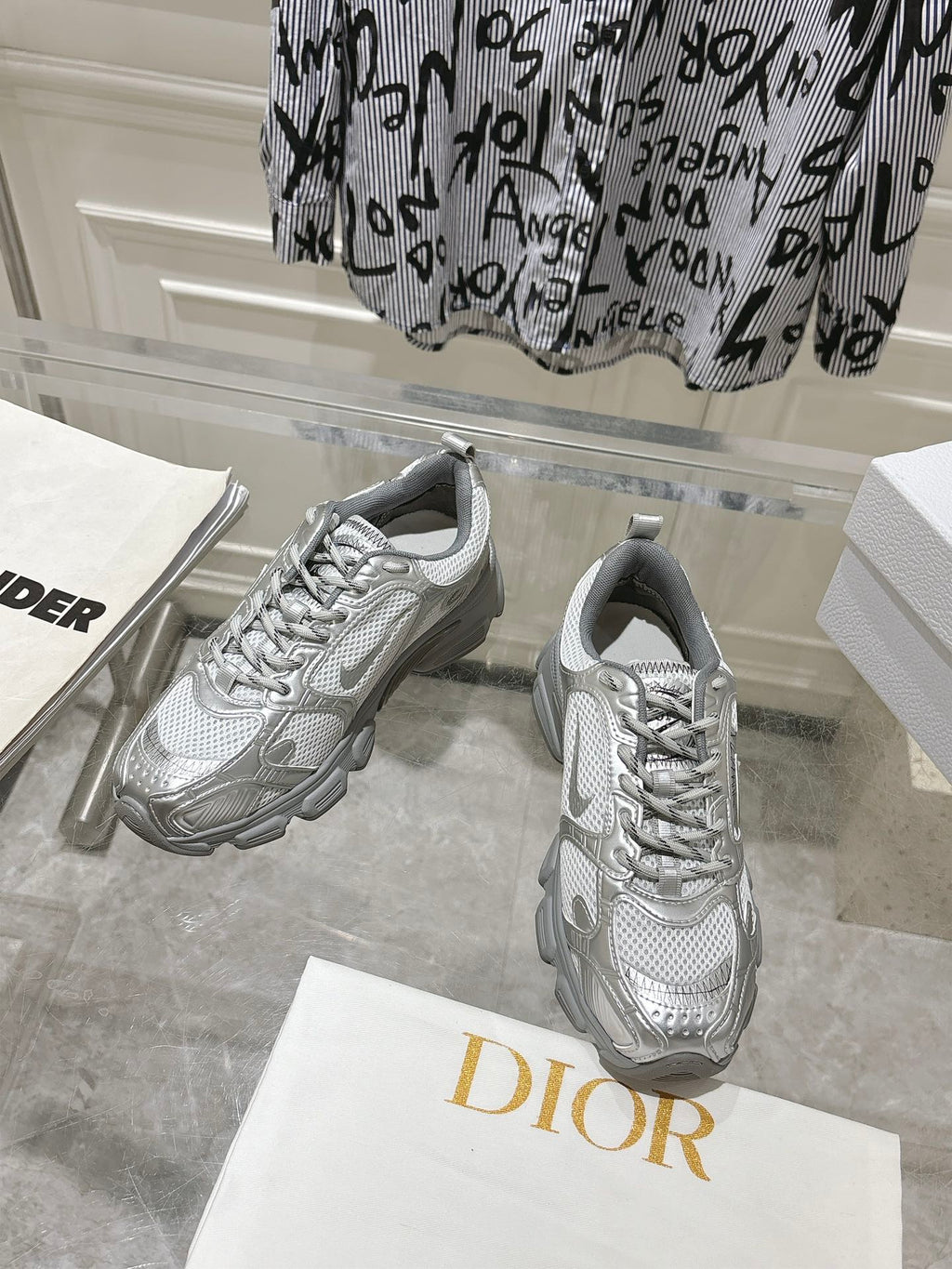 D-Sneakers