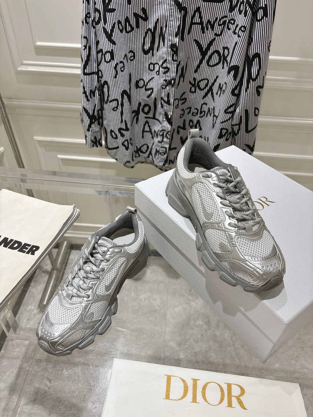 D-Sneakers