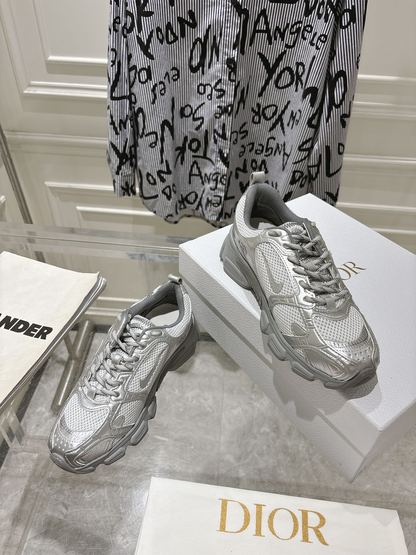 D-Sneakers