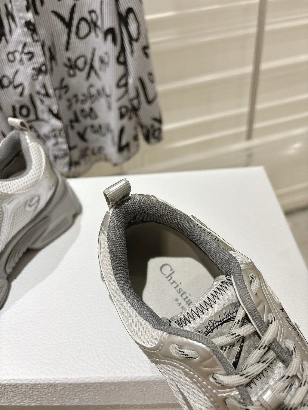 D-Sneakers
