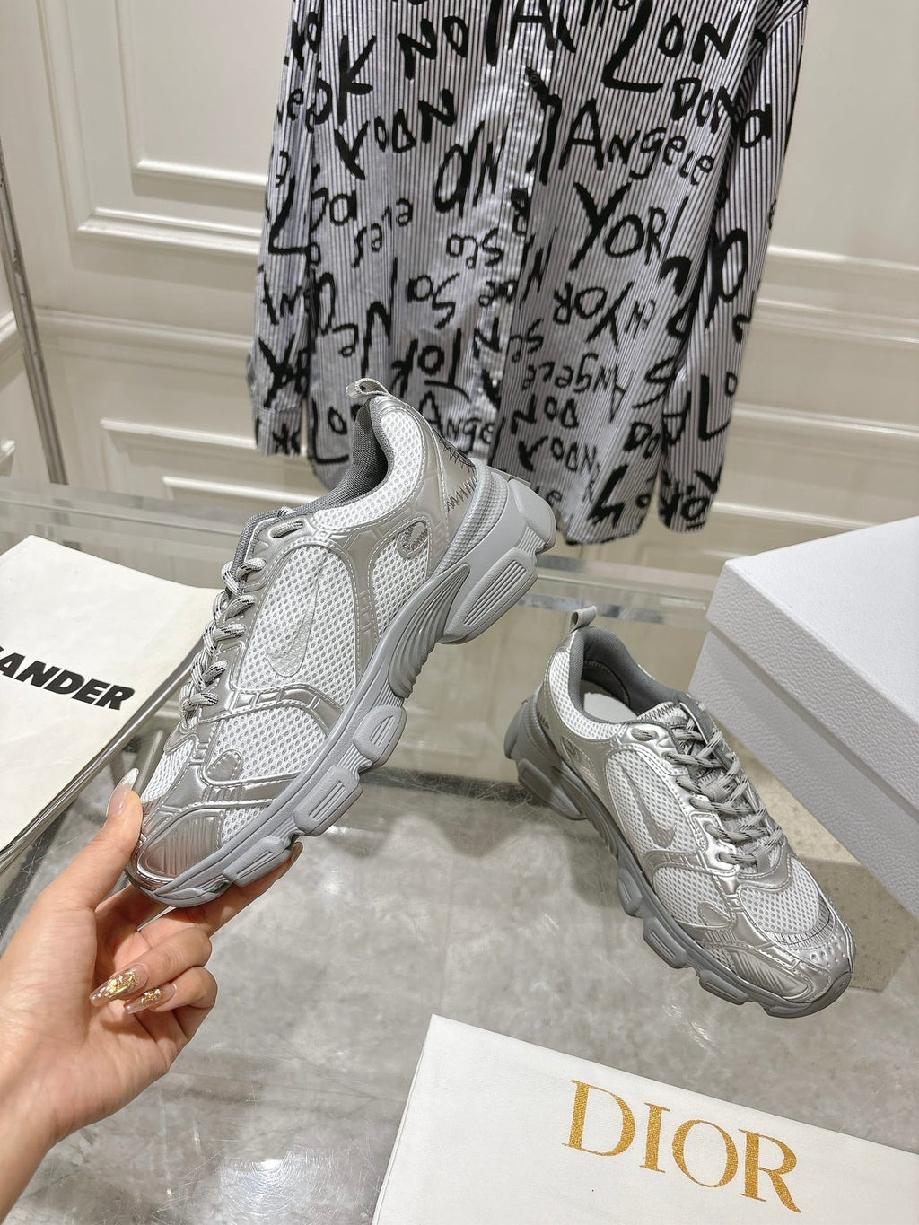D-Sneakers