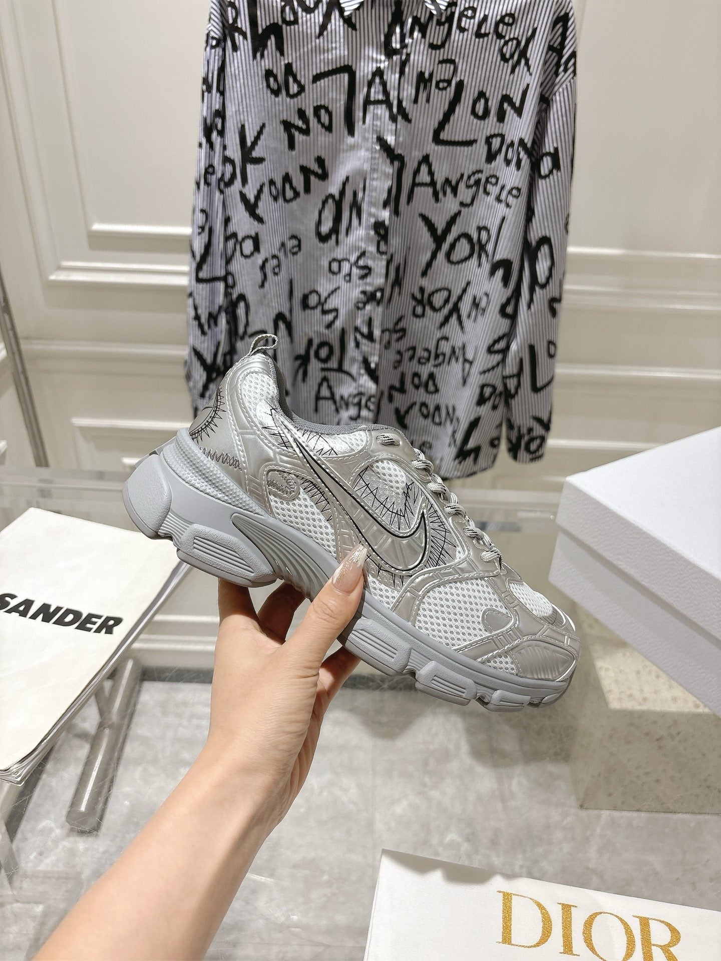 D-Sneakers
