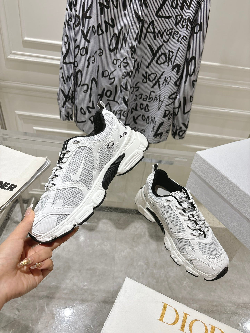 D-Sneakers