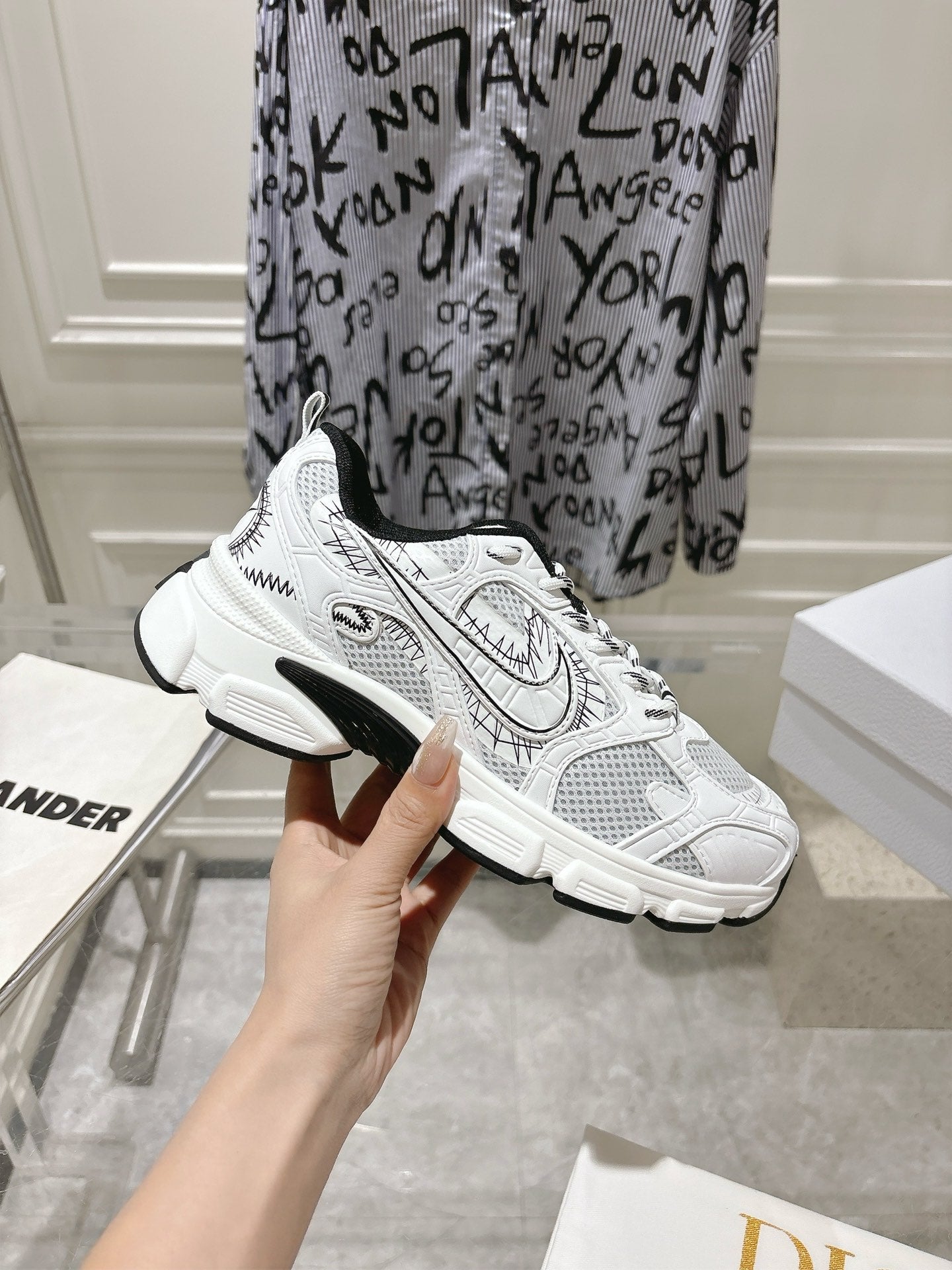 D-Sneakers