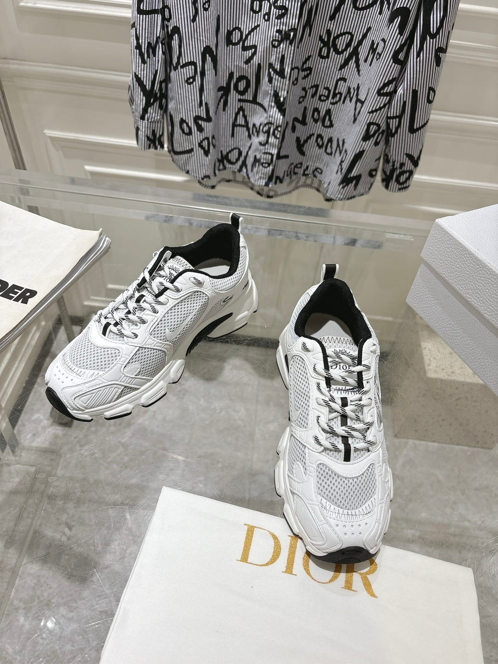 D-Sneakers