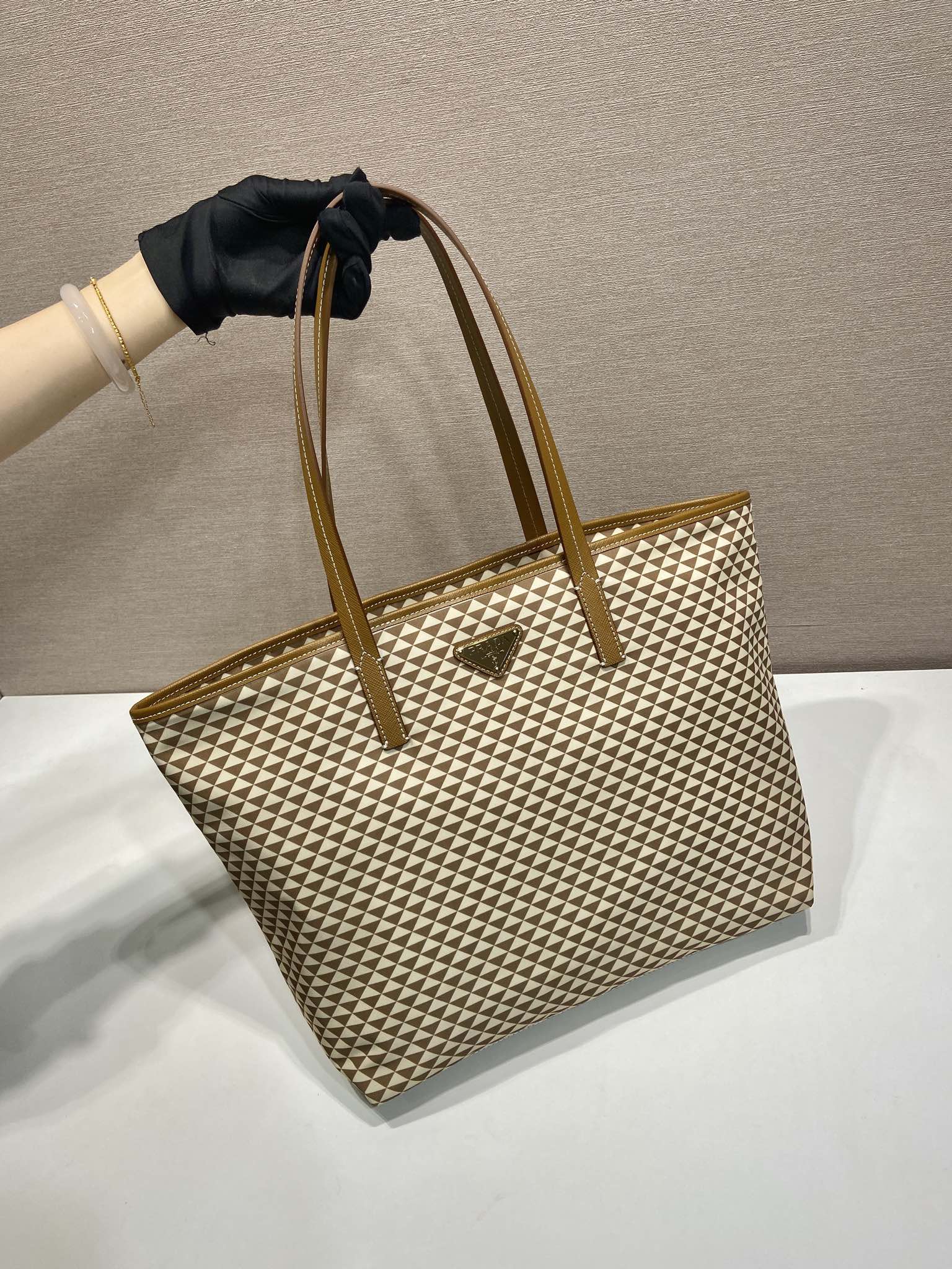 P-Shoulder Bag