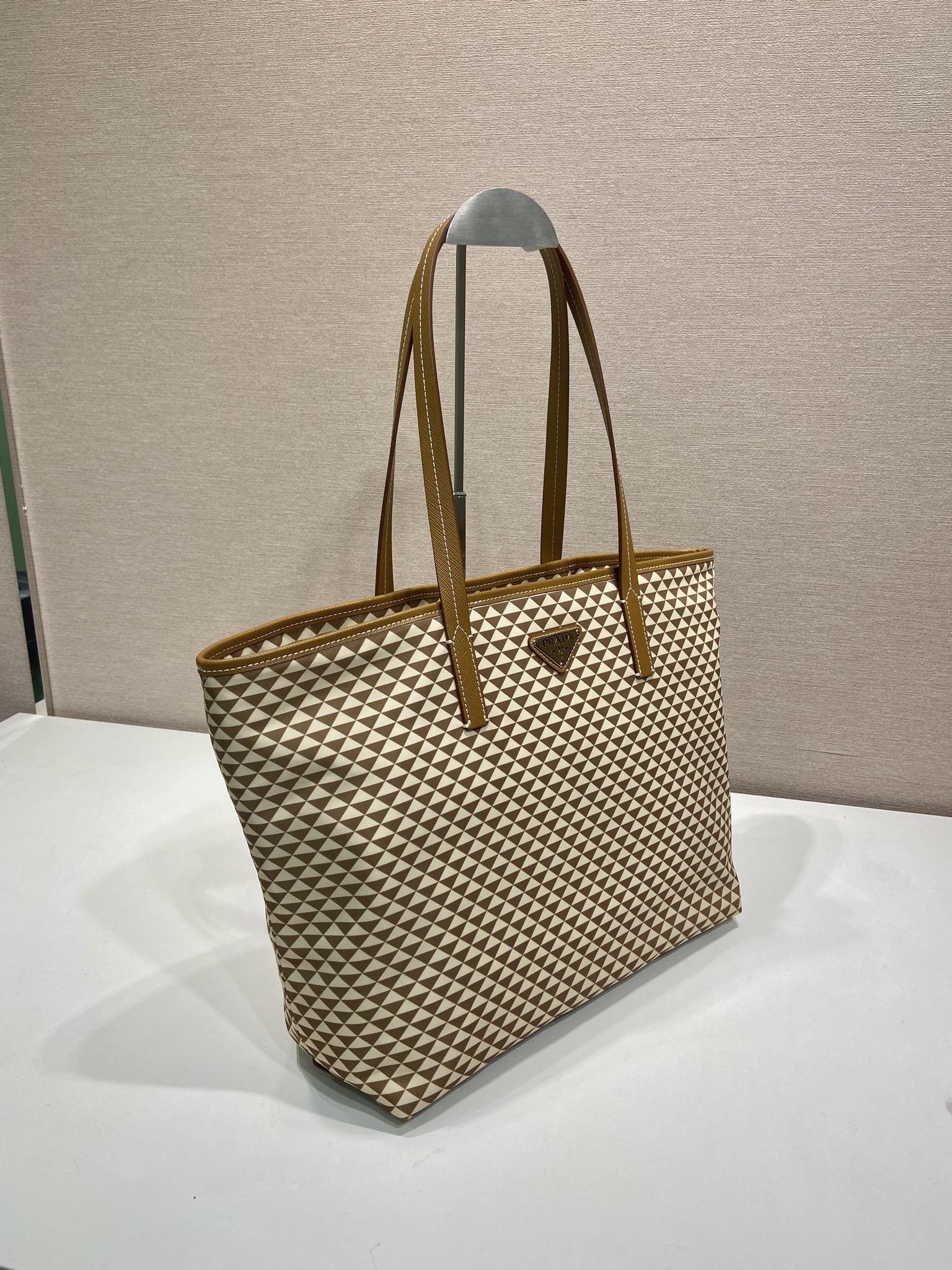 P-Shoulder Bag
