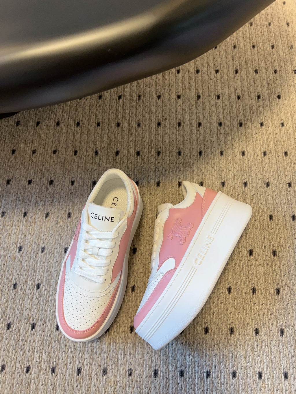 S-Sneakers