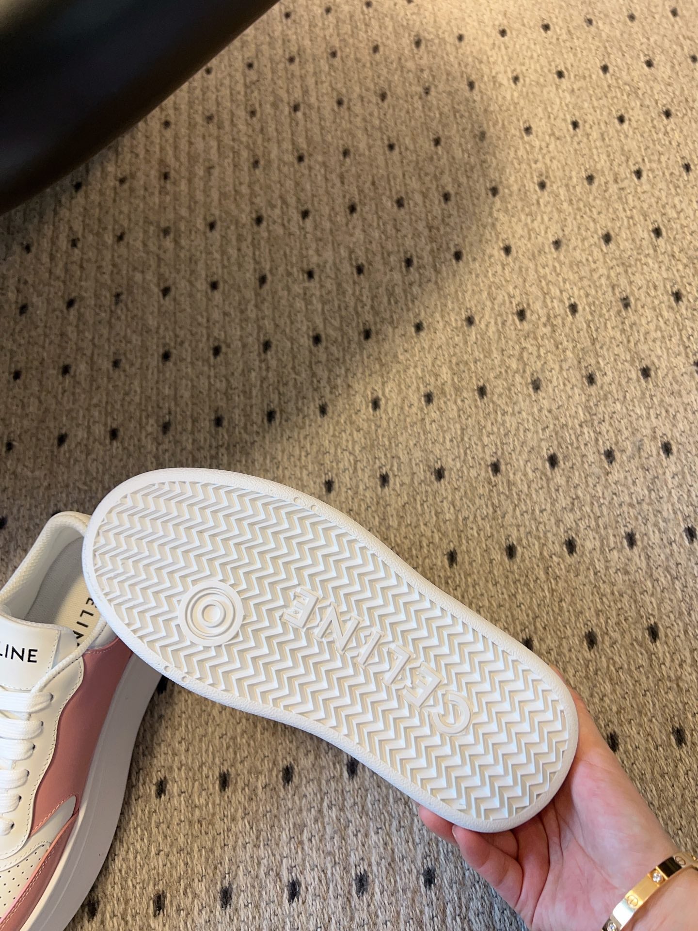 S-Sneakers