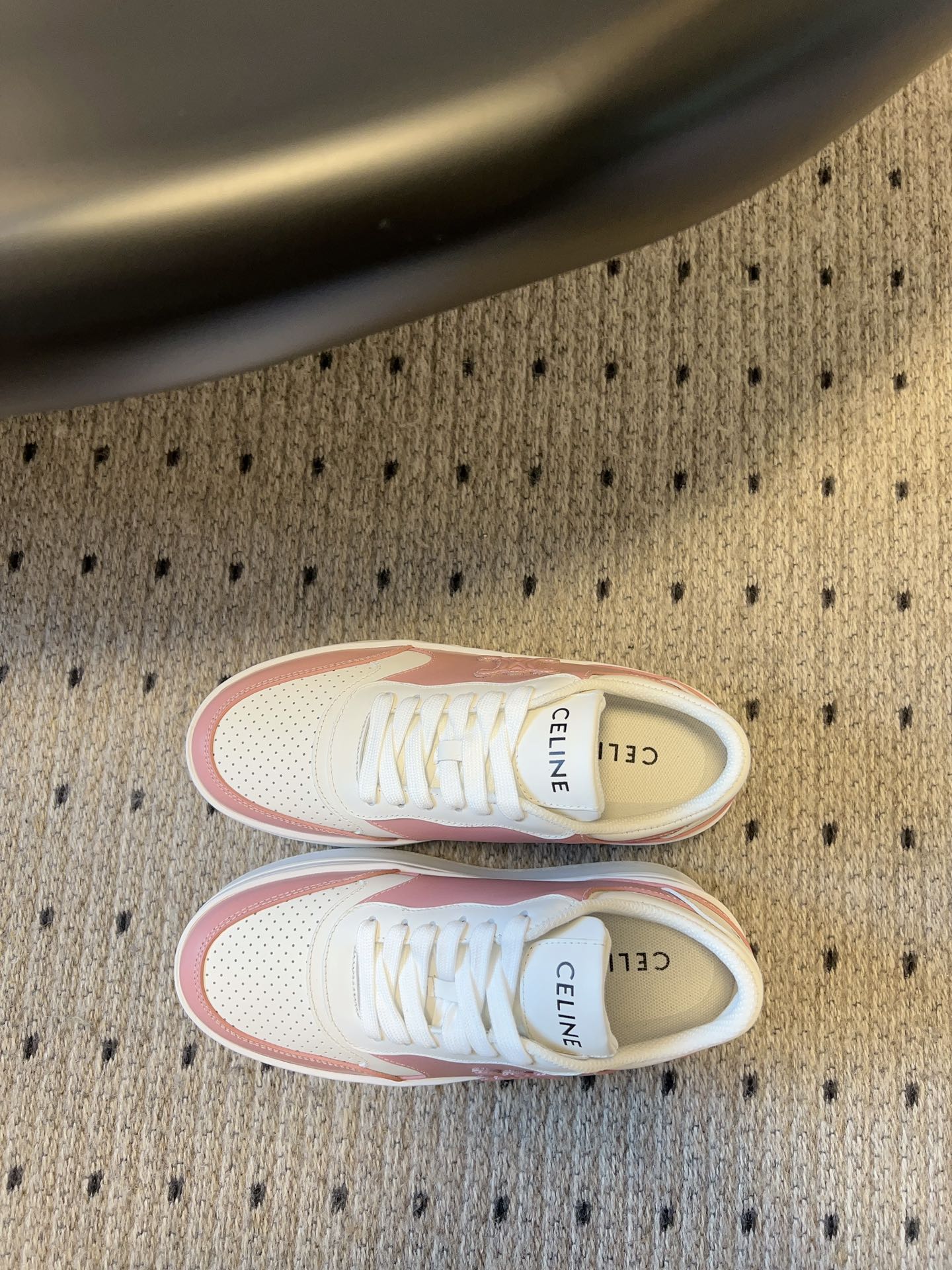 S-Sneakers