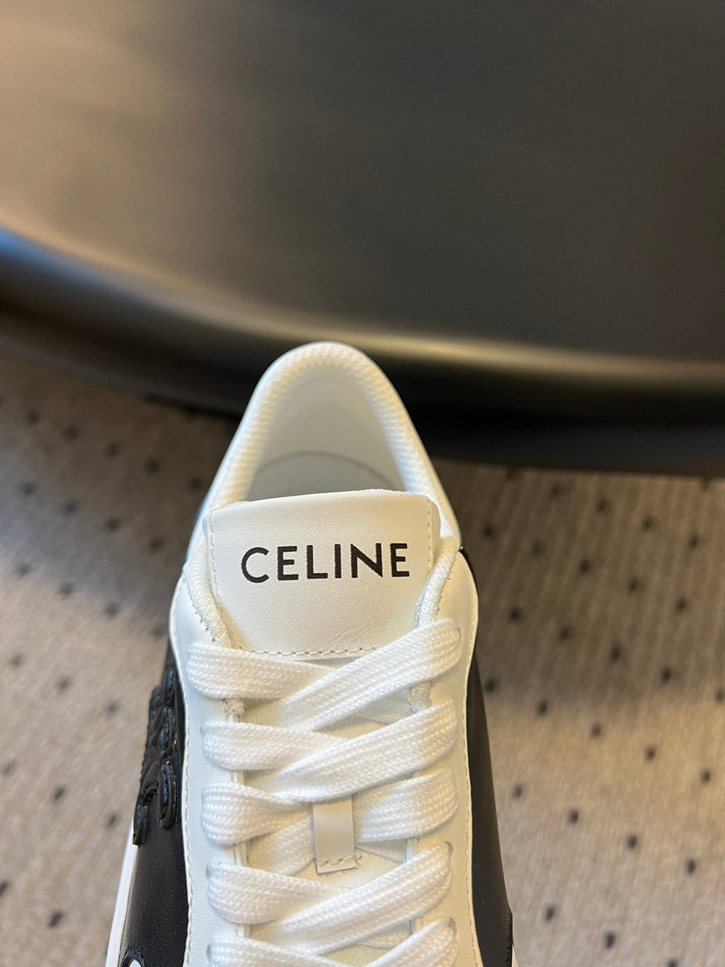 S-Sneakers