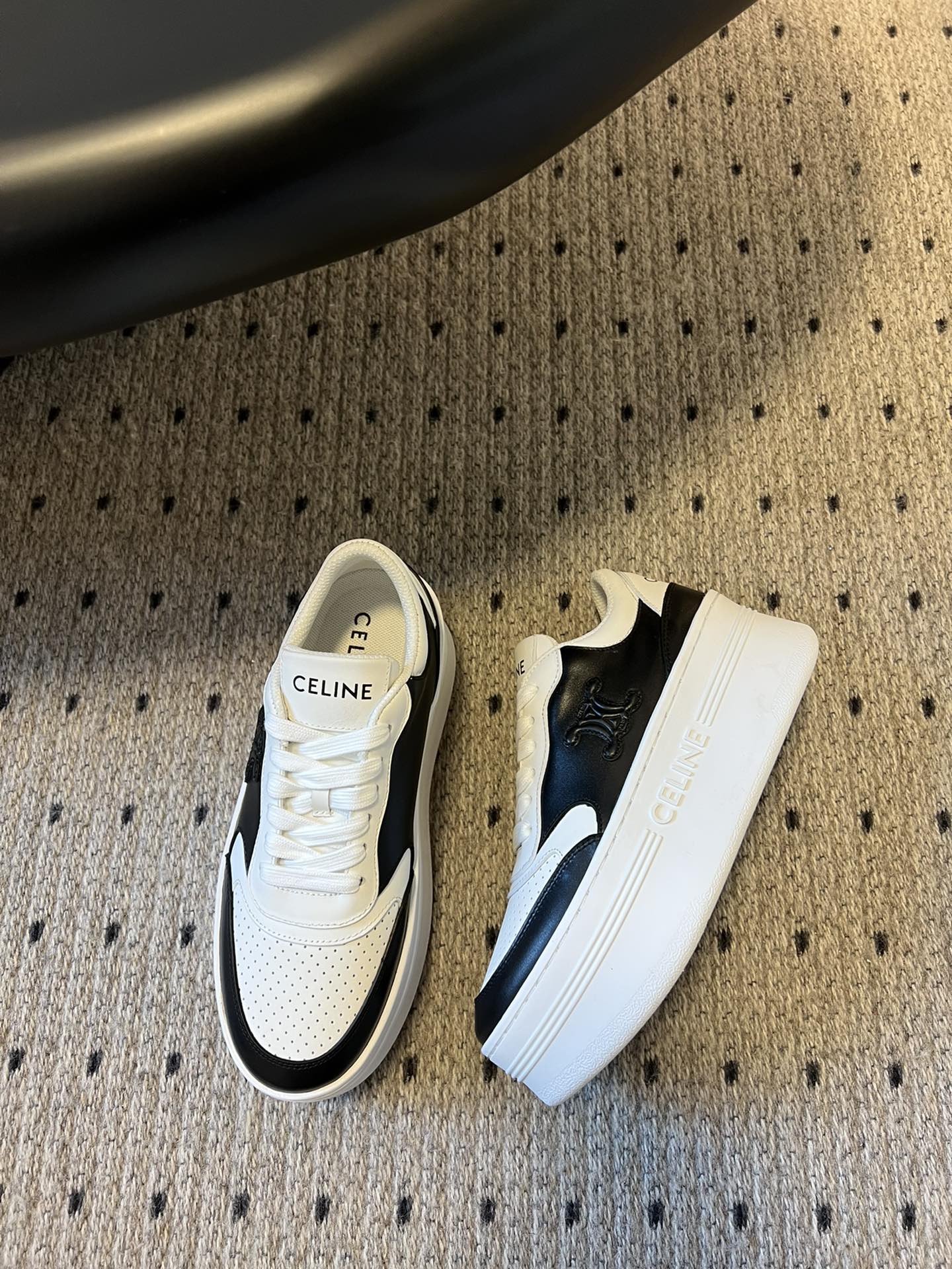 S-Sneakers