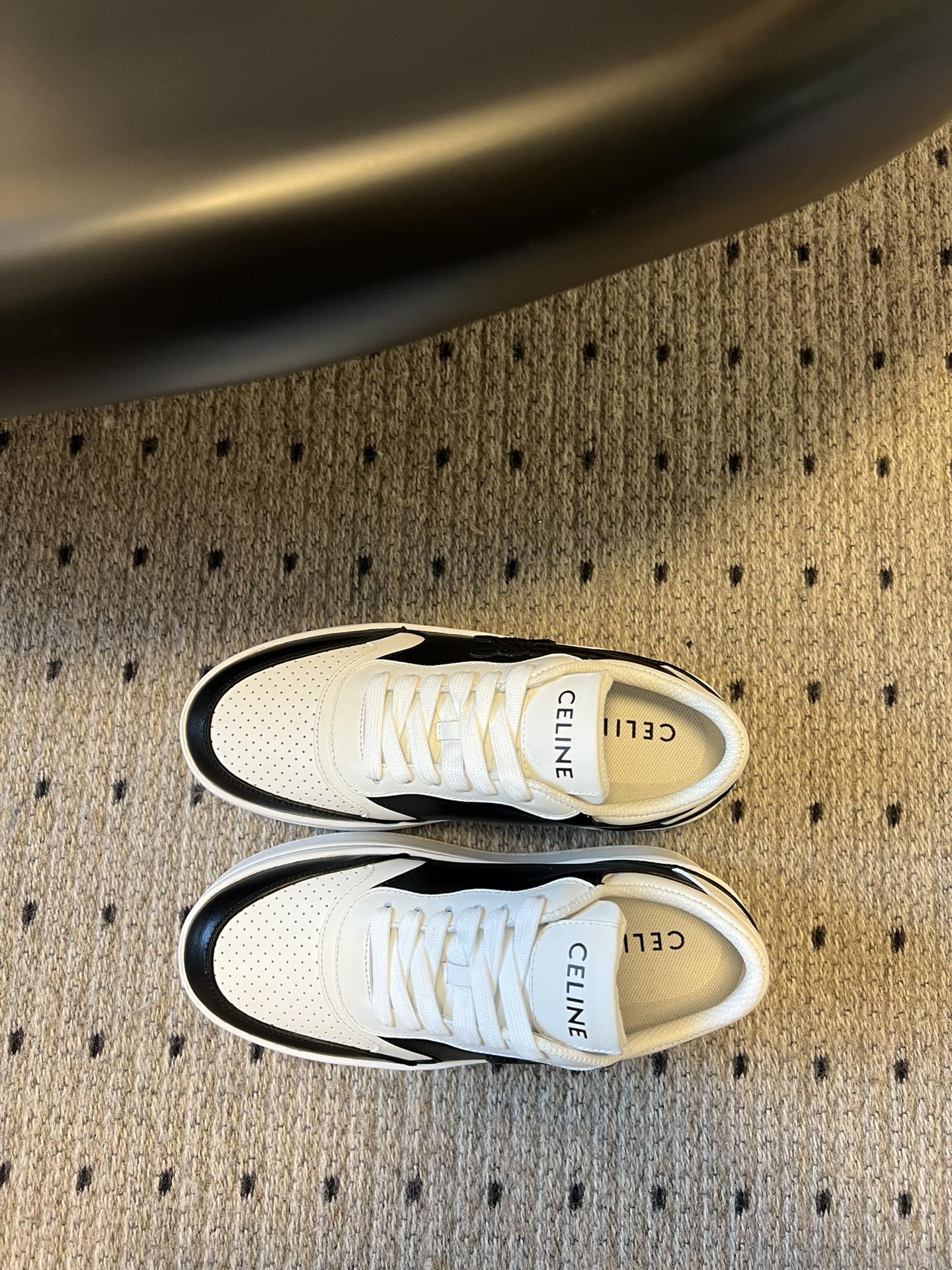 S-Sneakers