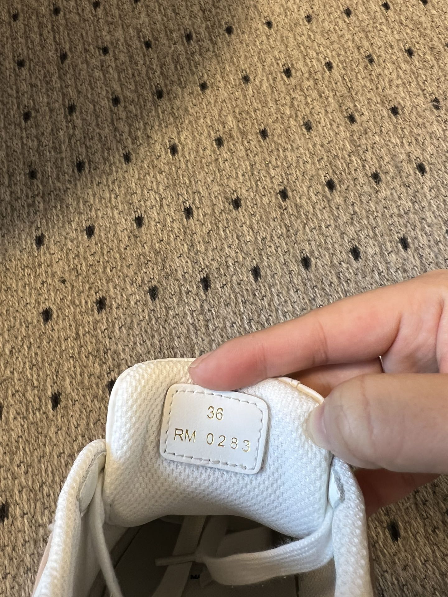 S-Sneakers