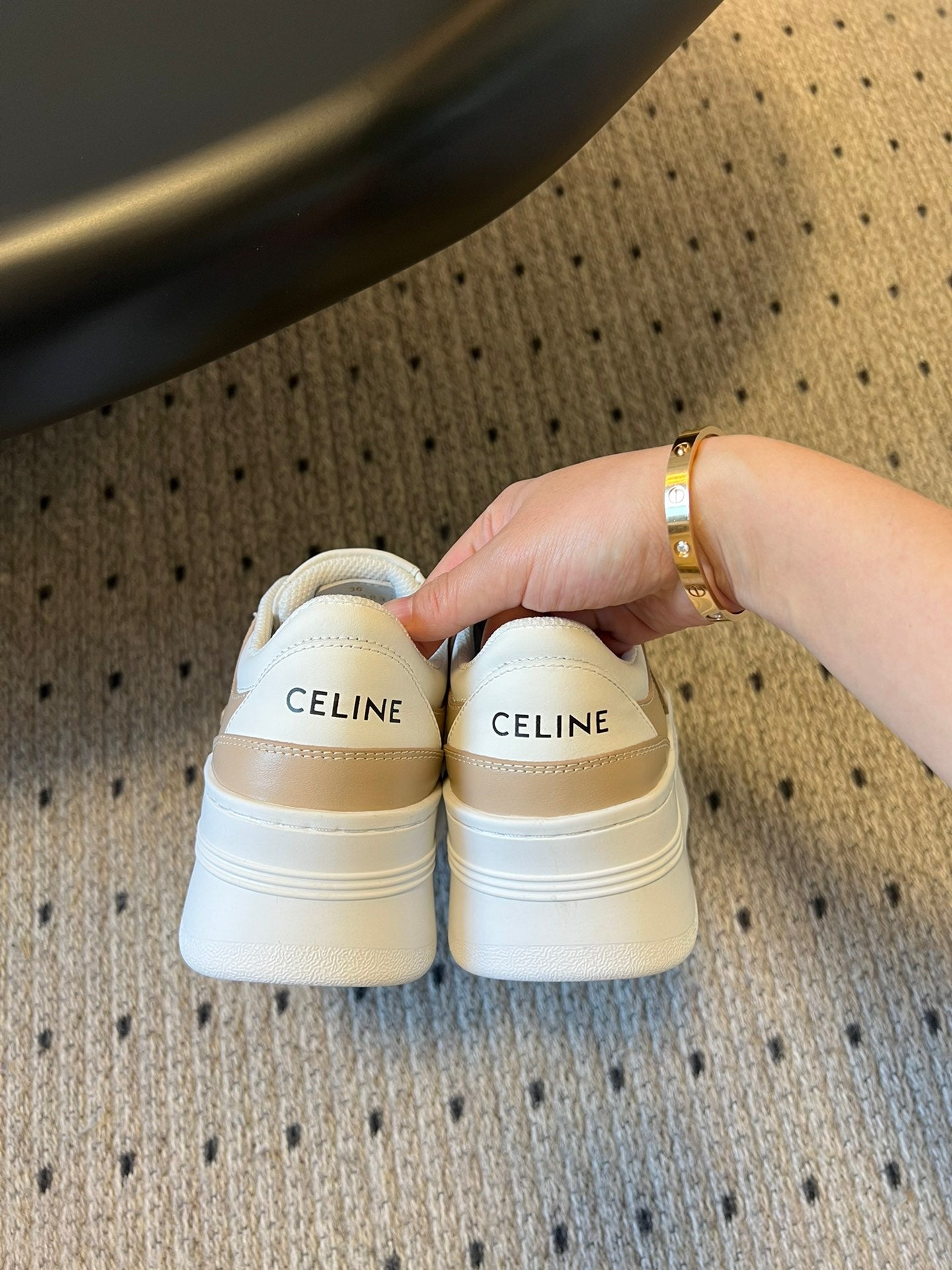 S-Sneakers