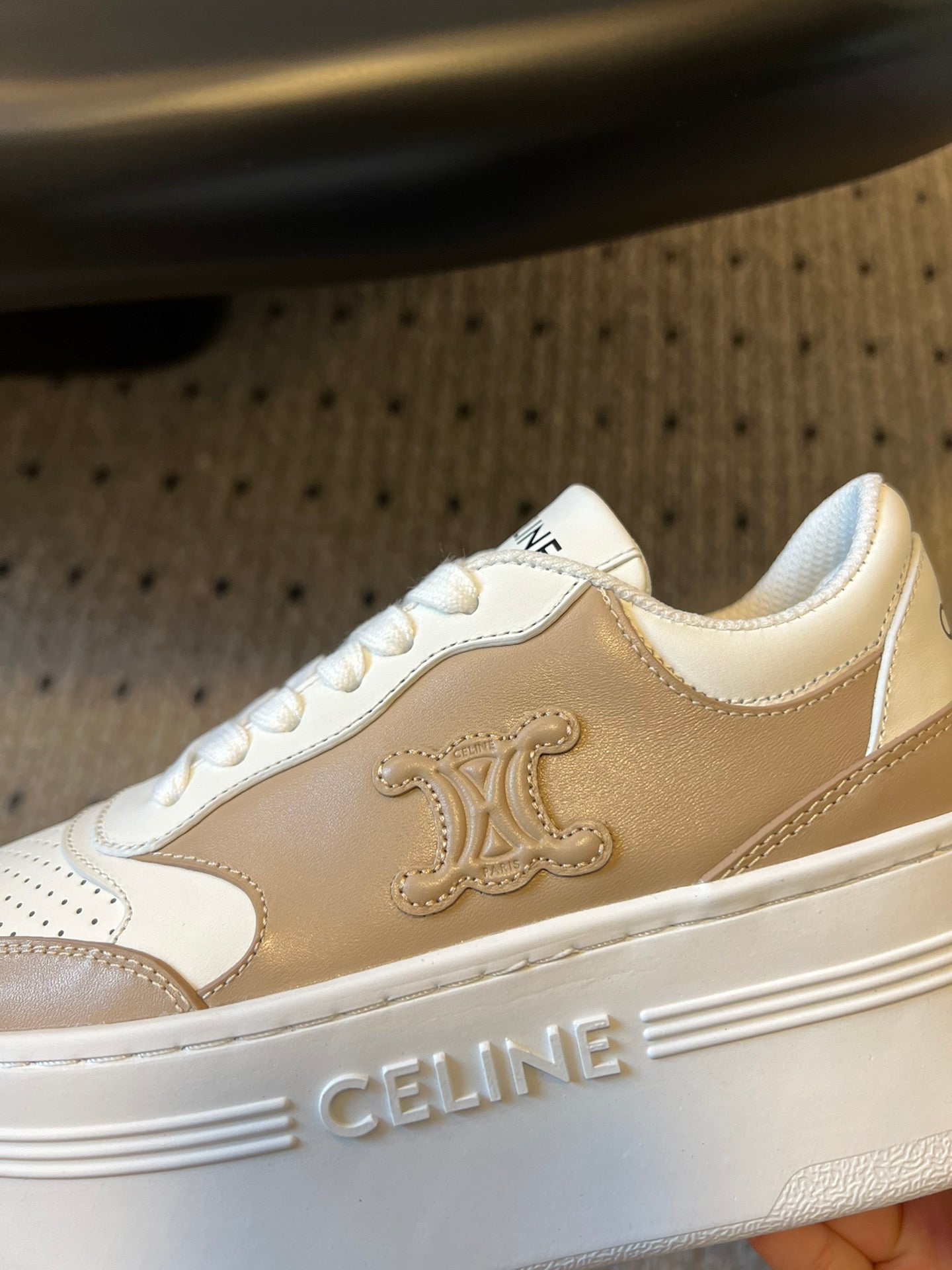 S-Sneakers