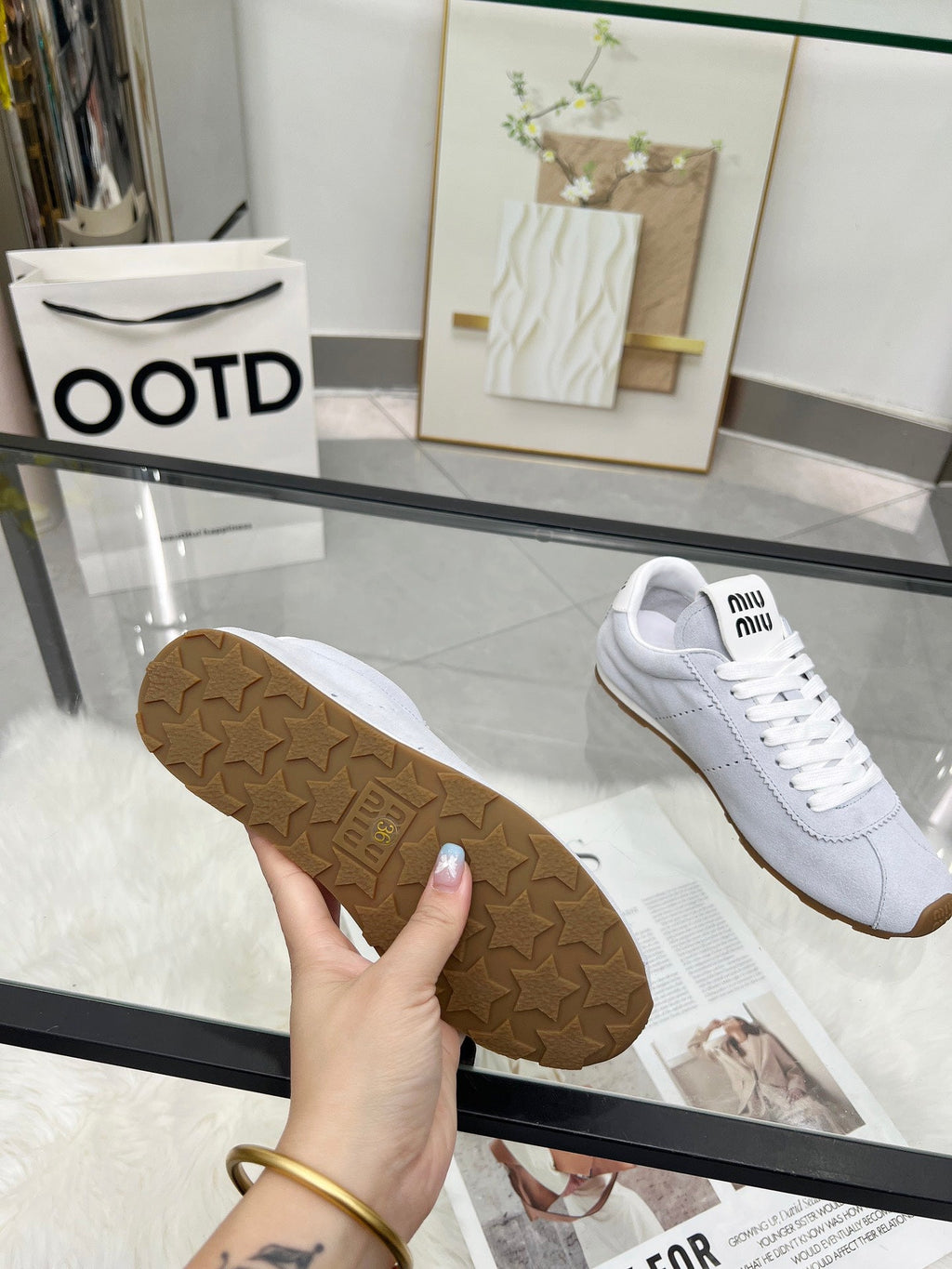 M-Sneakers