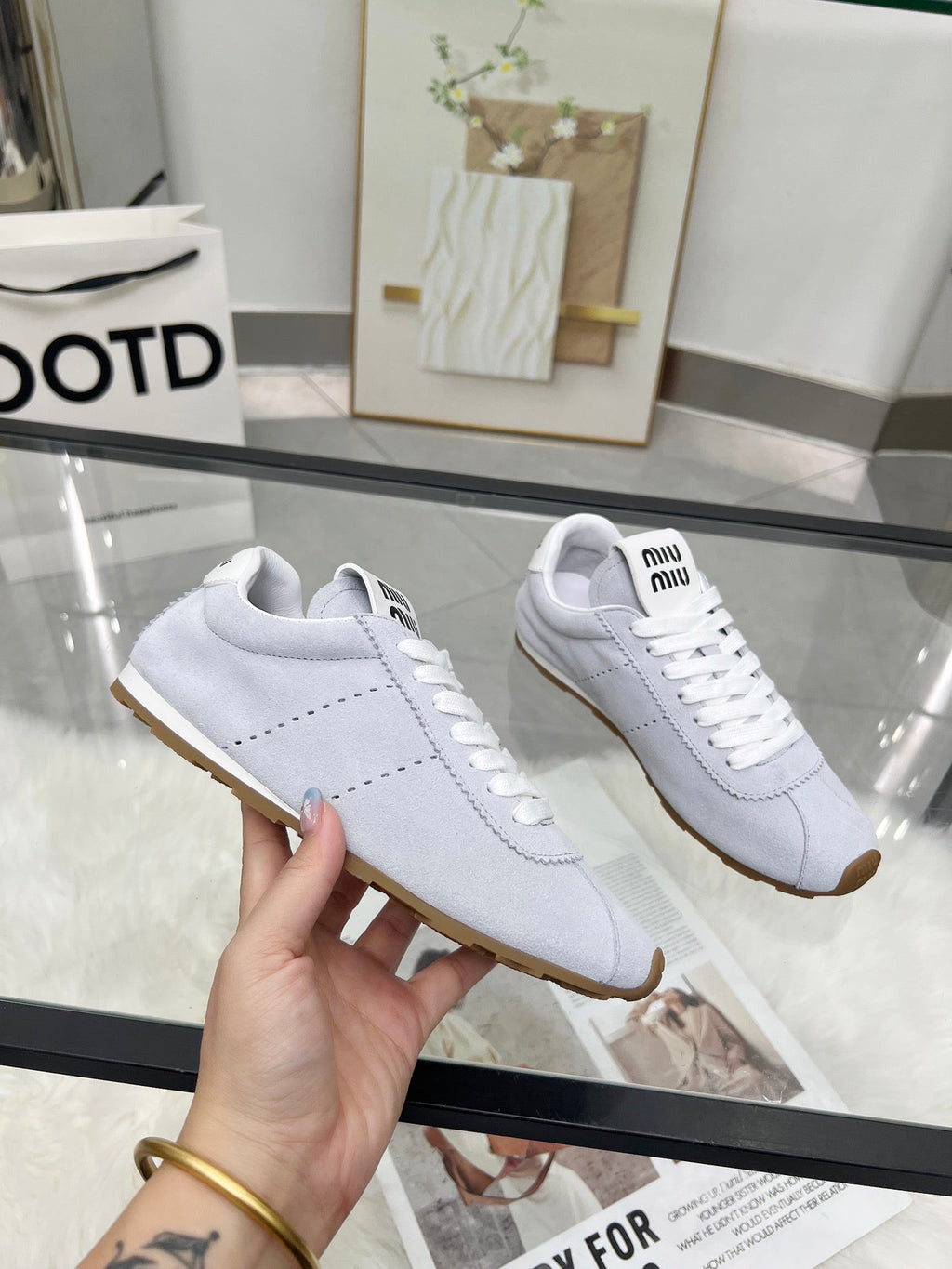 M-Sneakers
