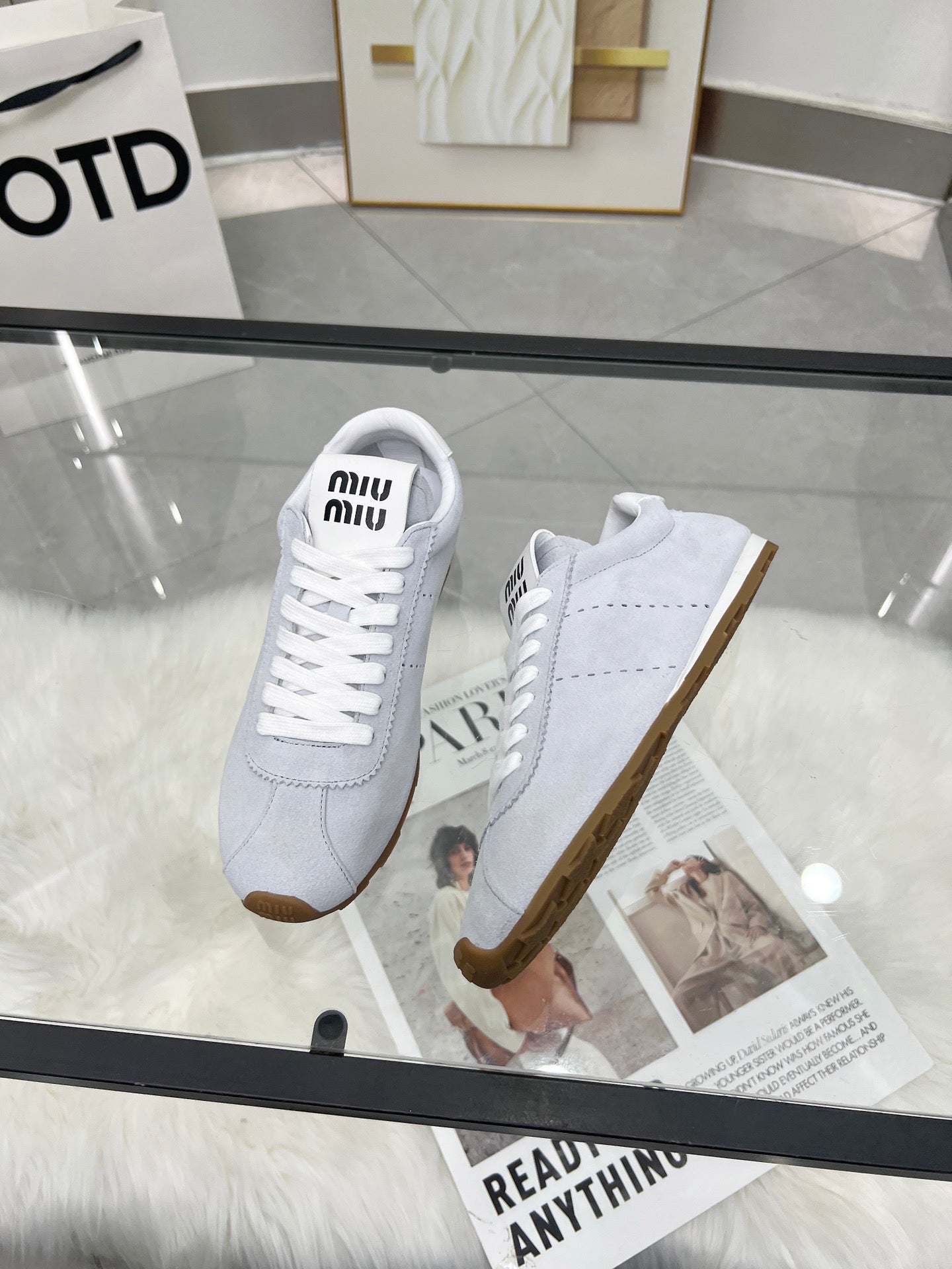 M-Sneakers