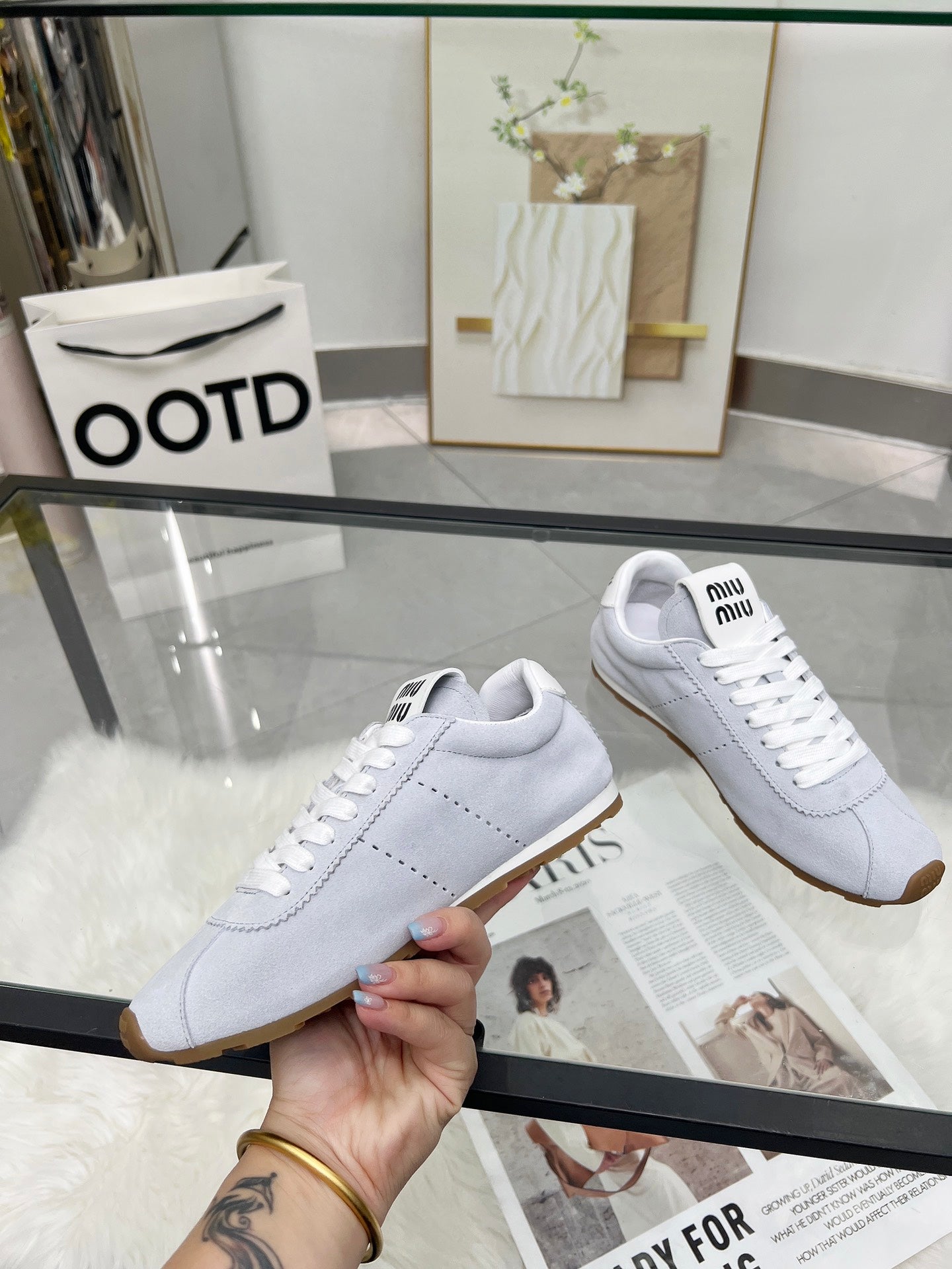 M-Sneakers