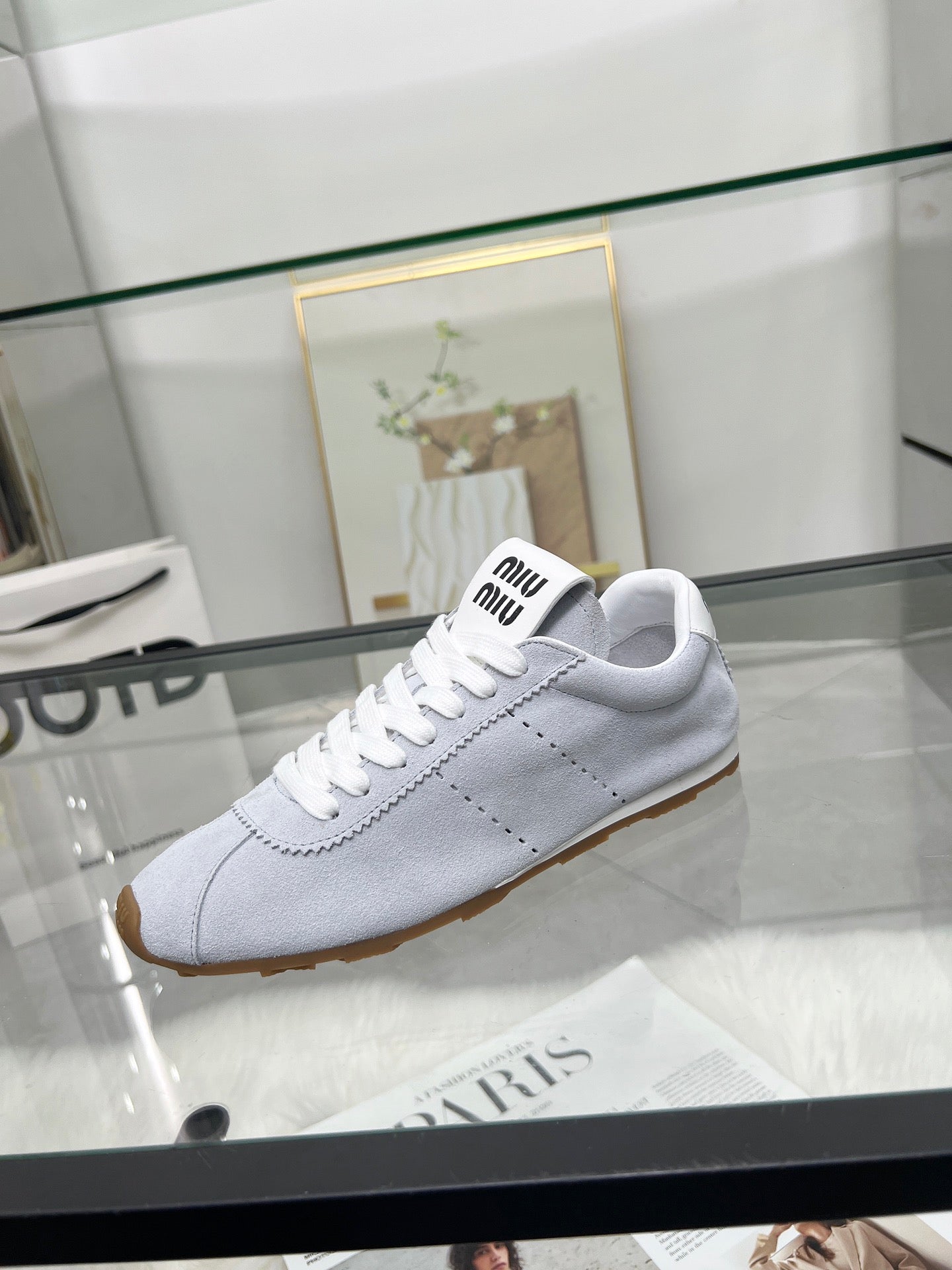 M-Sneakers