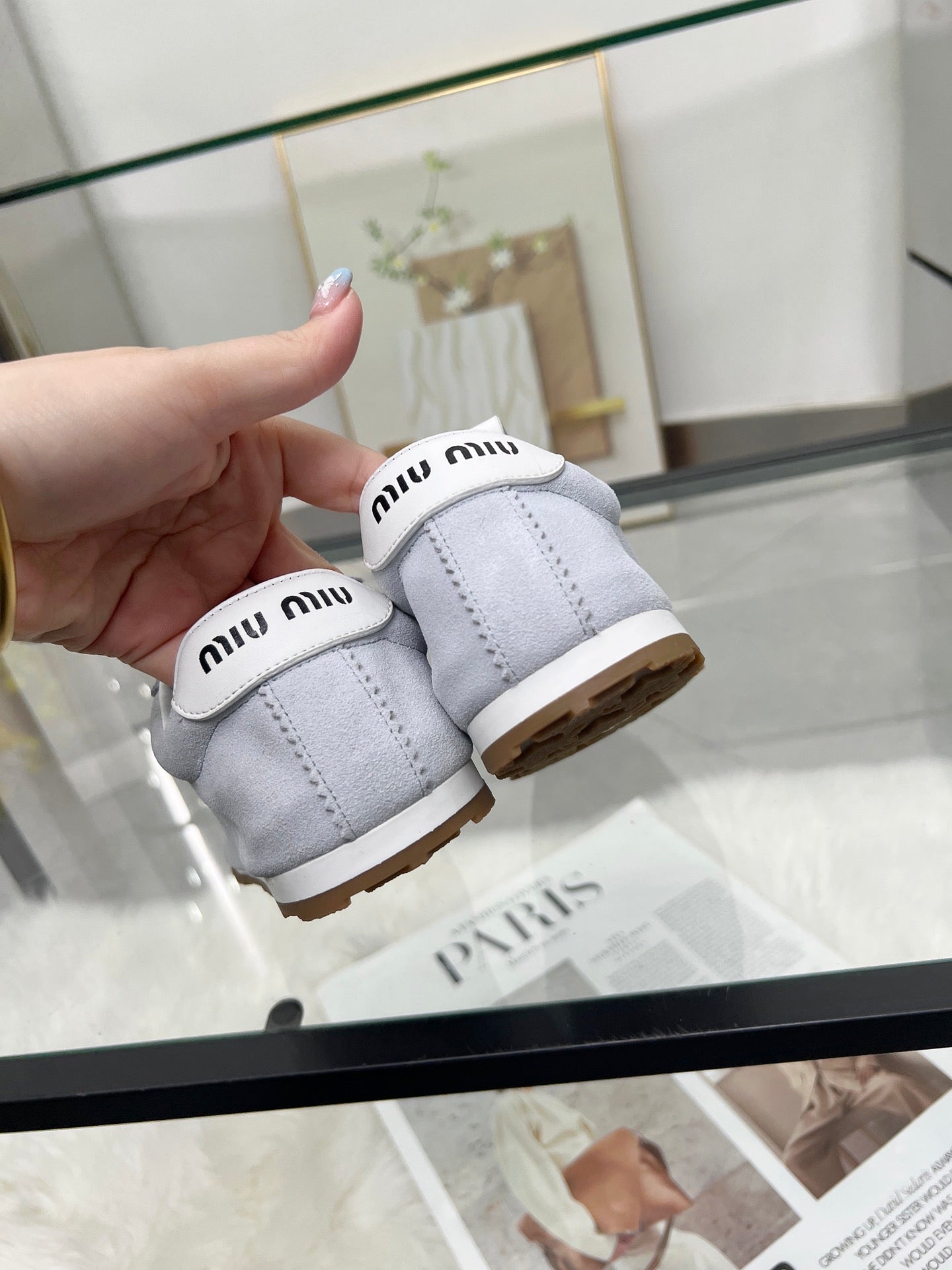 M-Sneakers