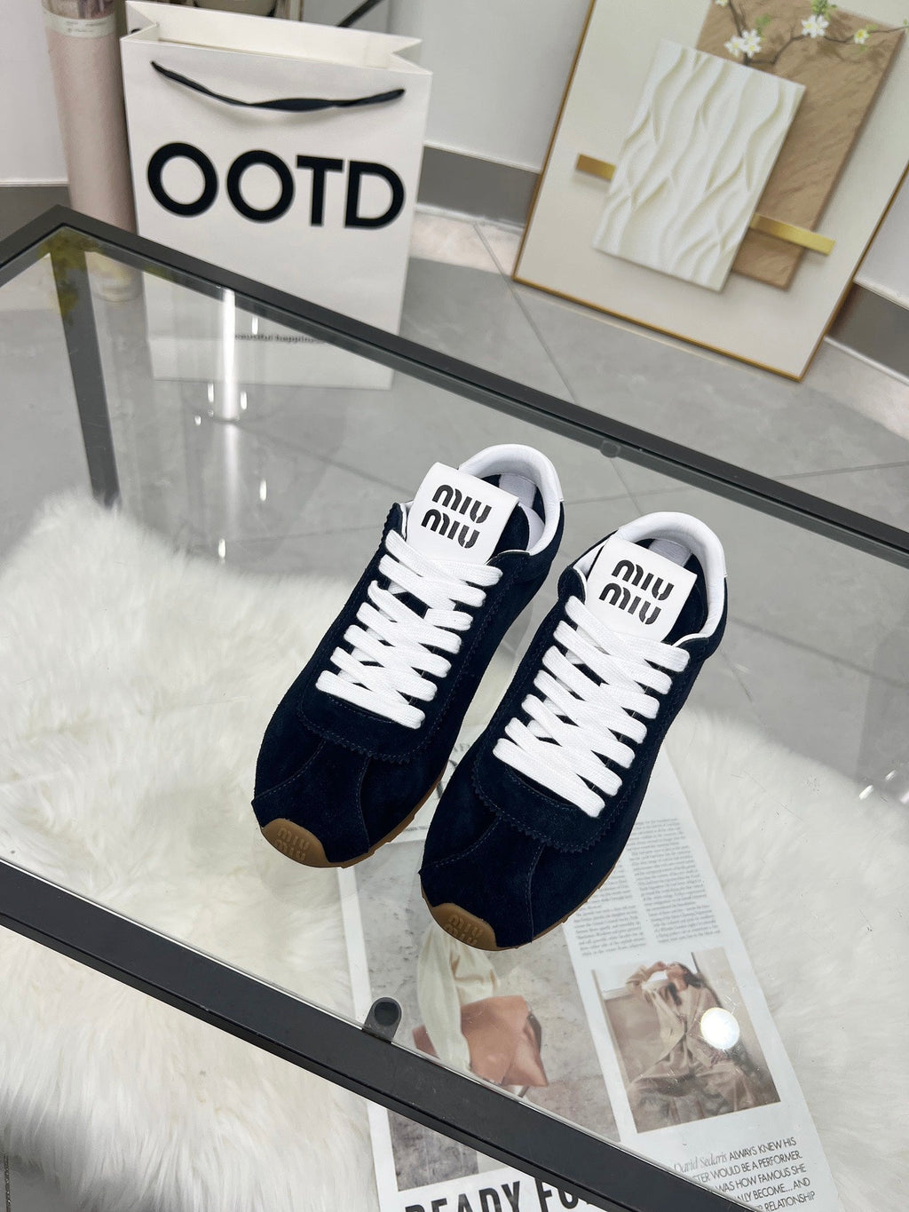 M-Sneakers