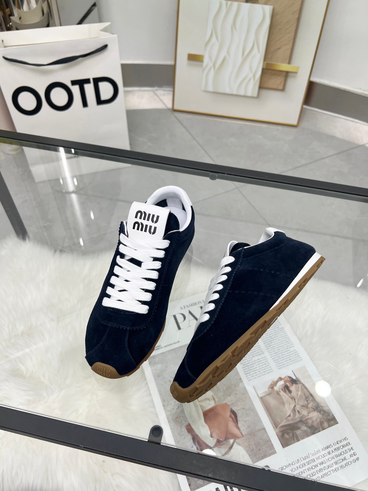 M-Sneakers