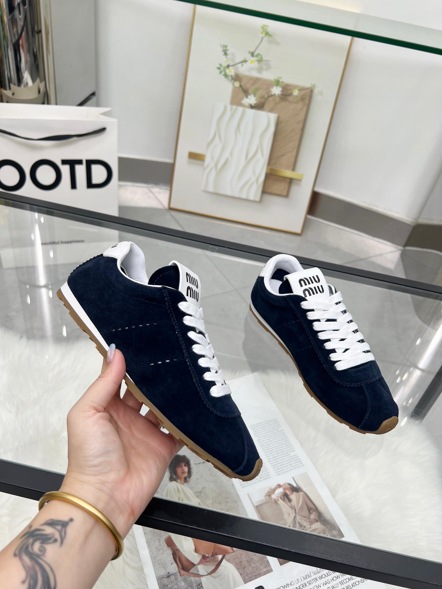 M-Sneakers