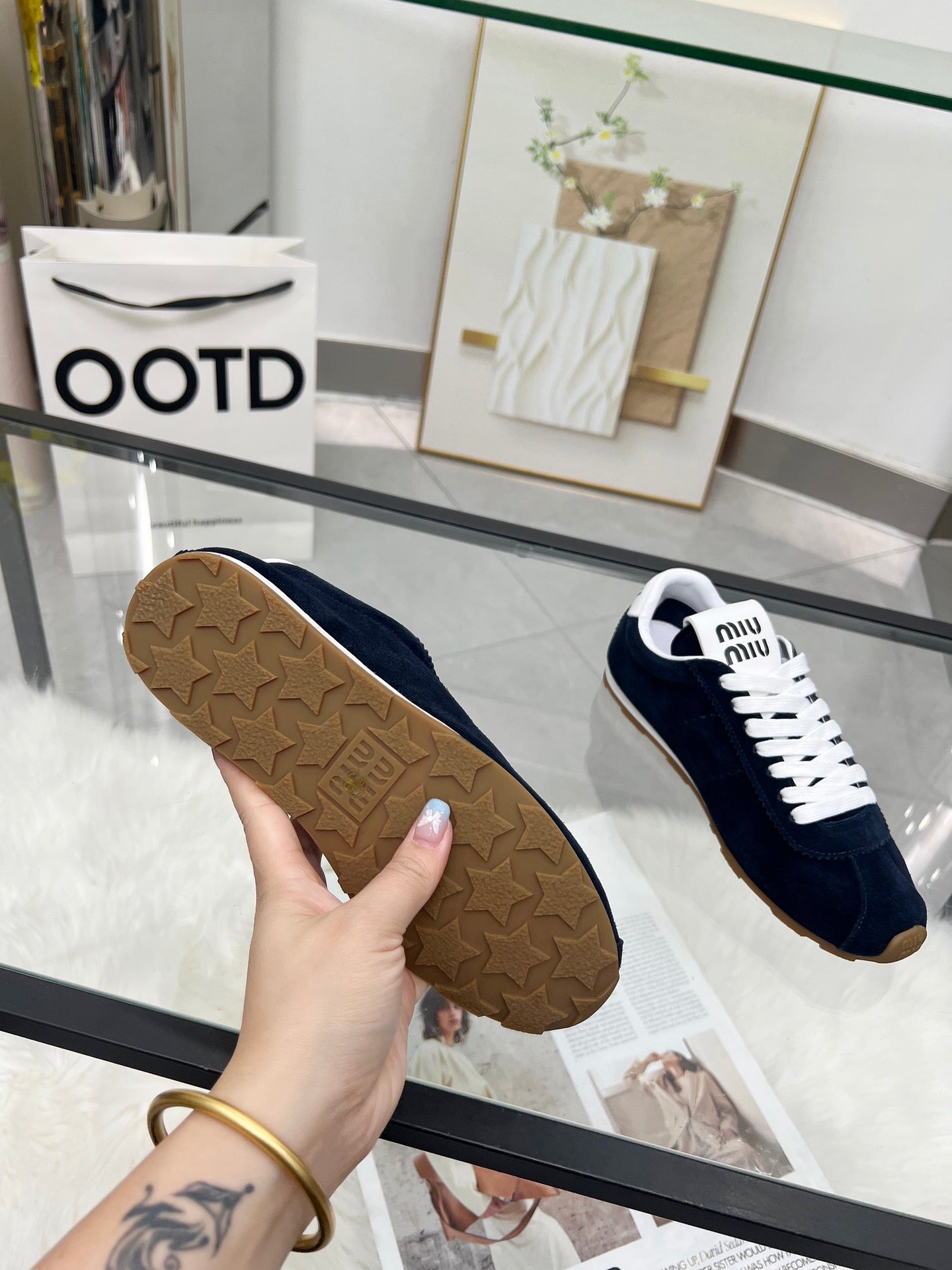 M-Sneakers