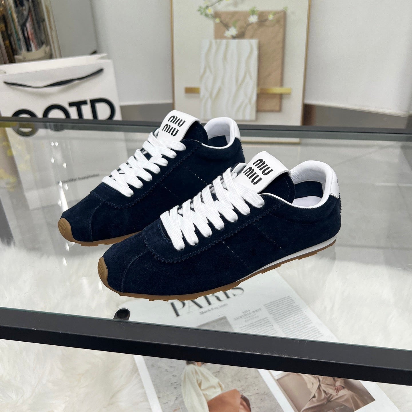 M-Sneakers