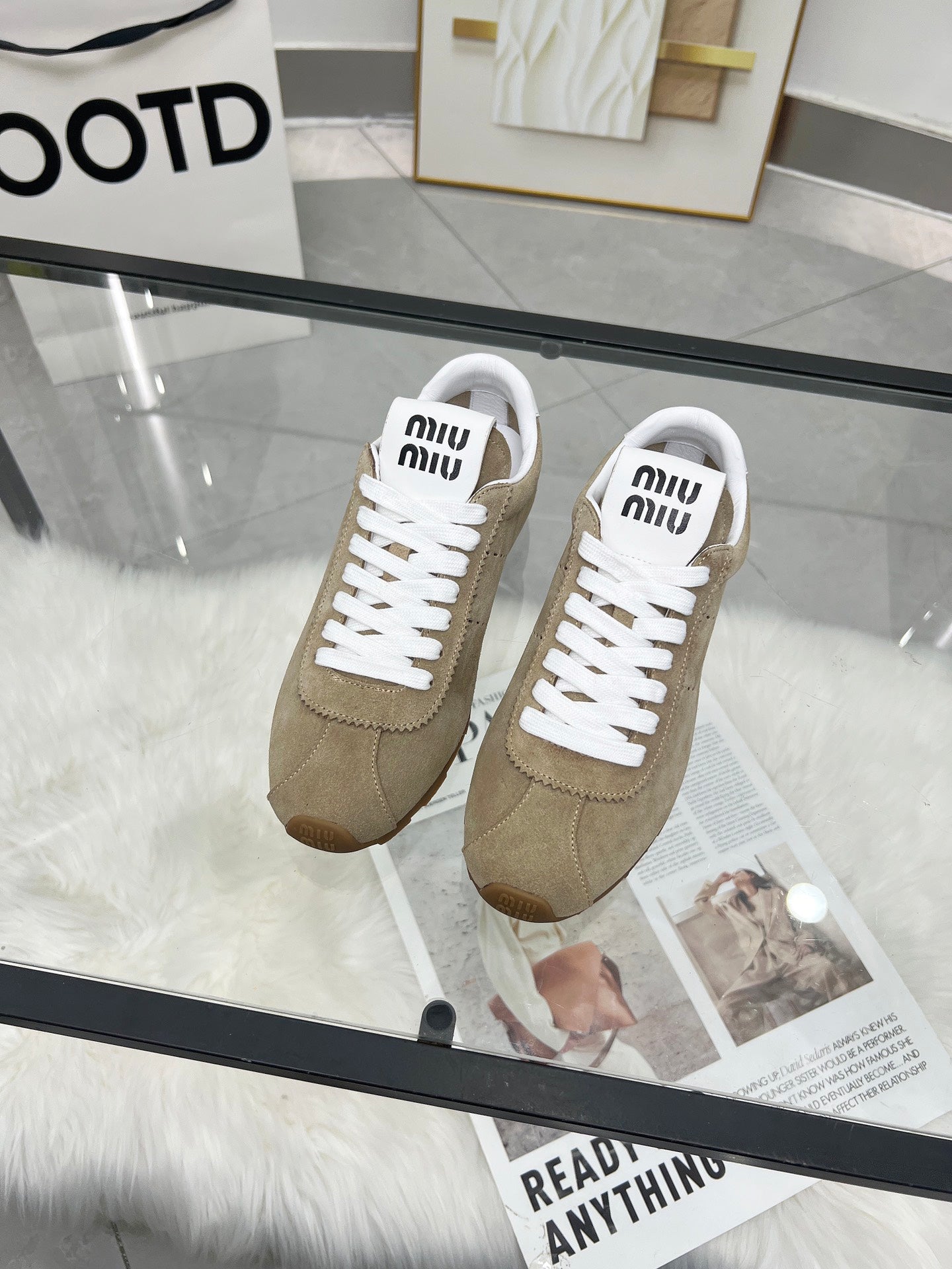M-Sneakers