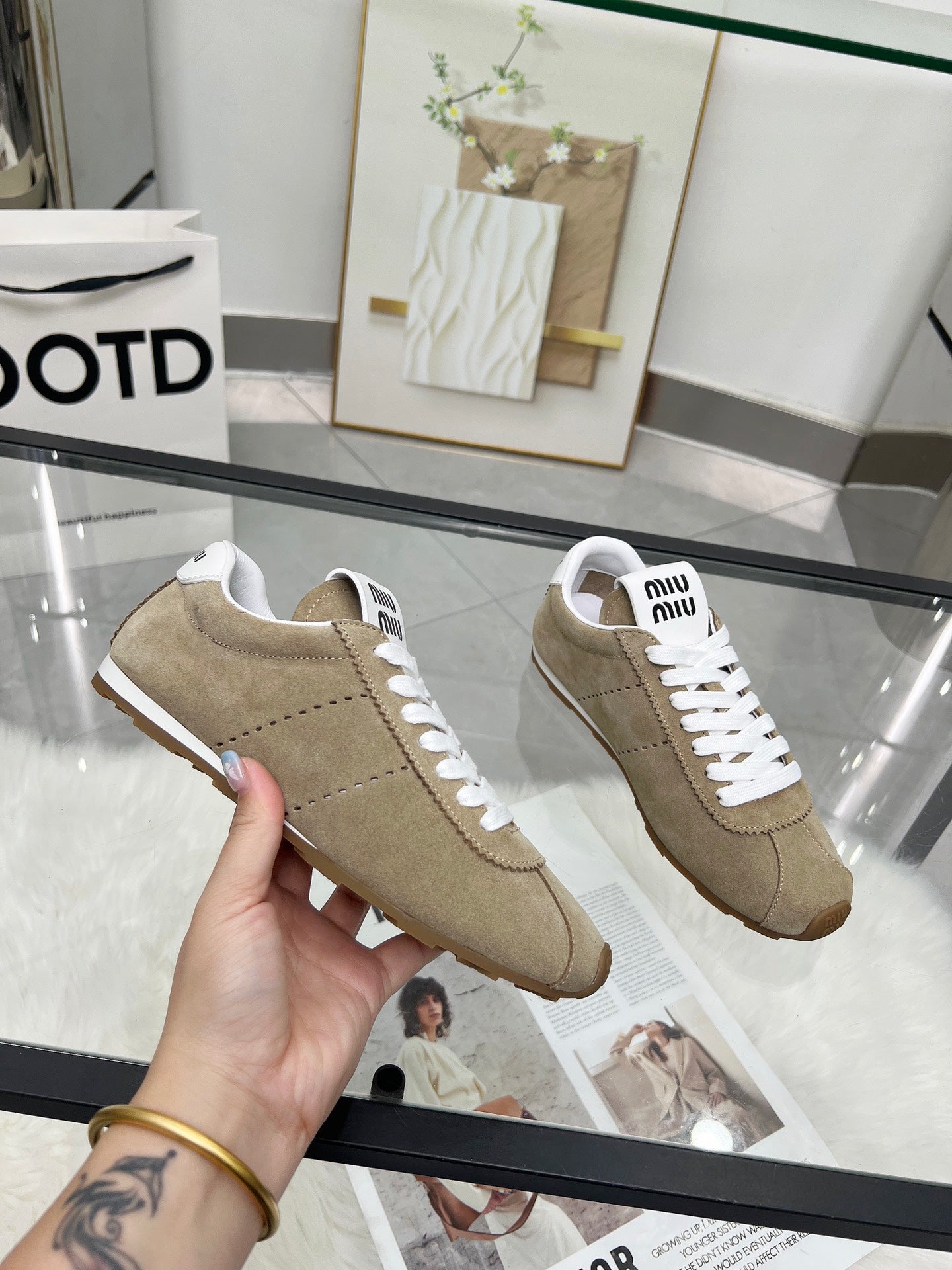 M-Sneakers