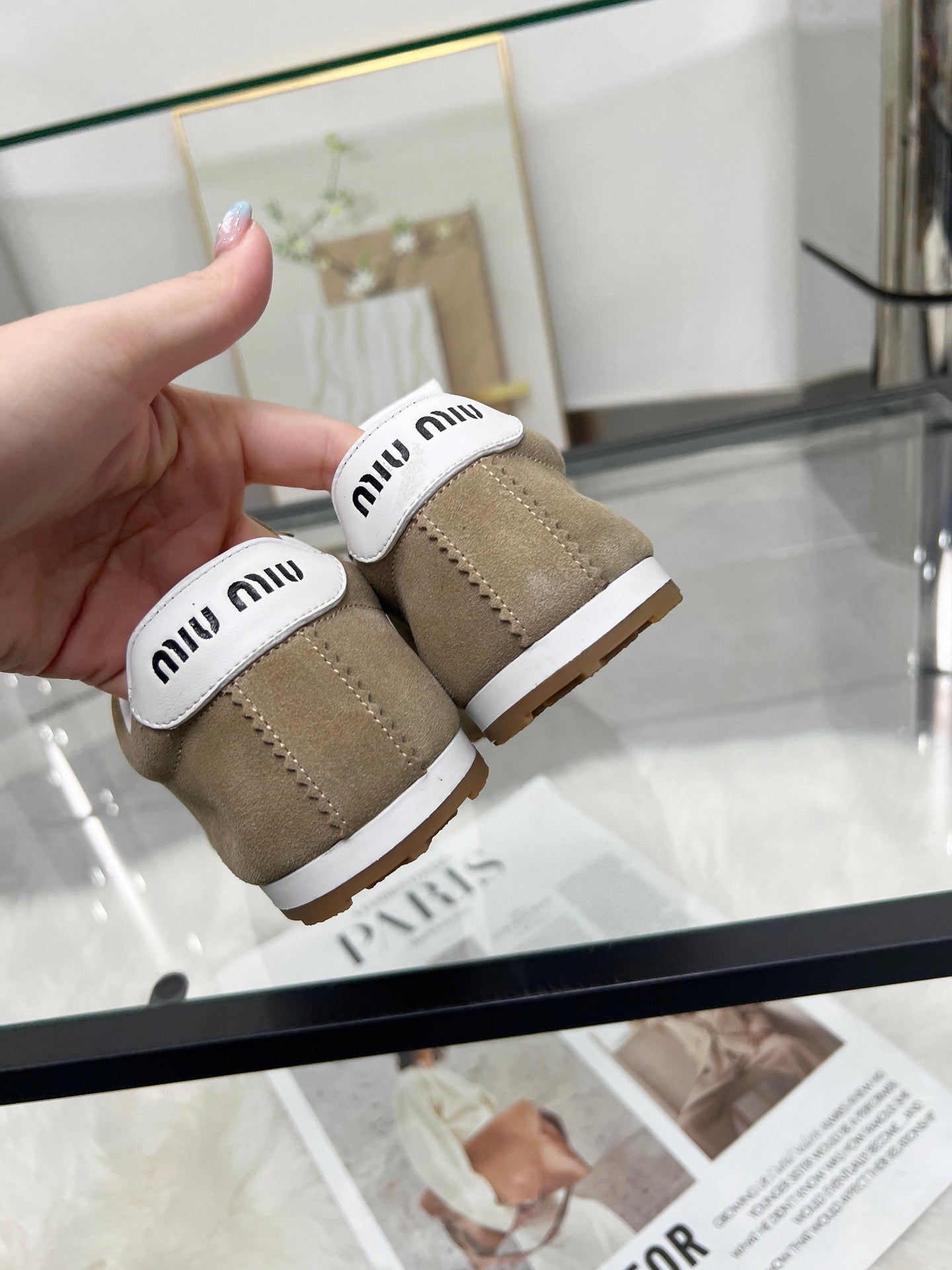 M-Sneakers