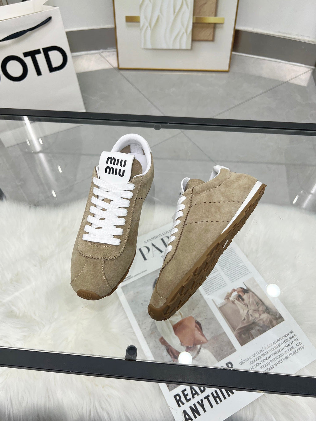 M-Sneakers