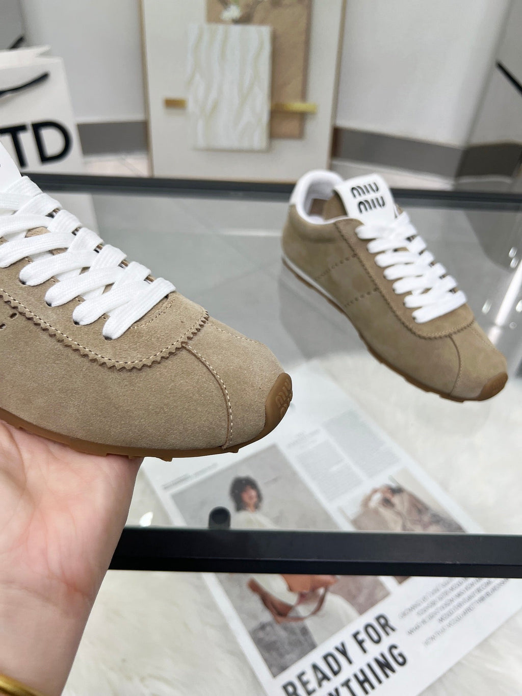 M-Sneakers