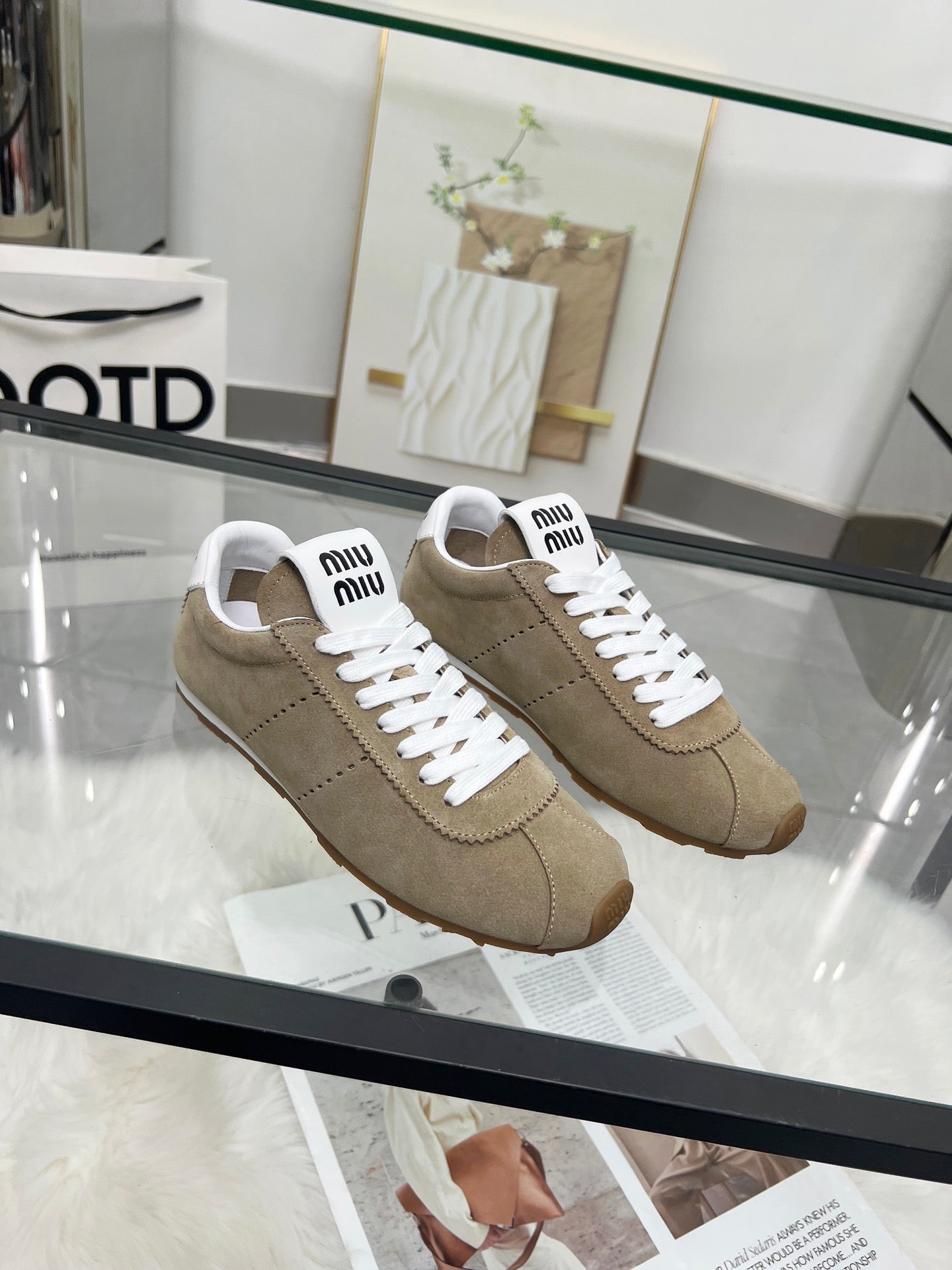 M-Sneakers