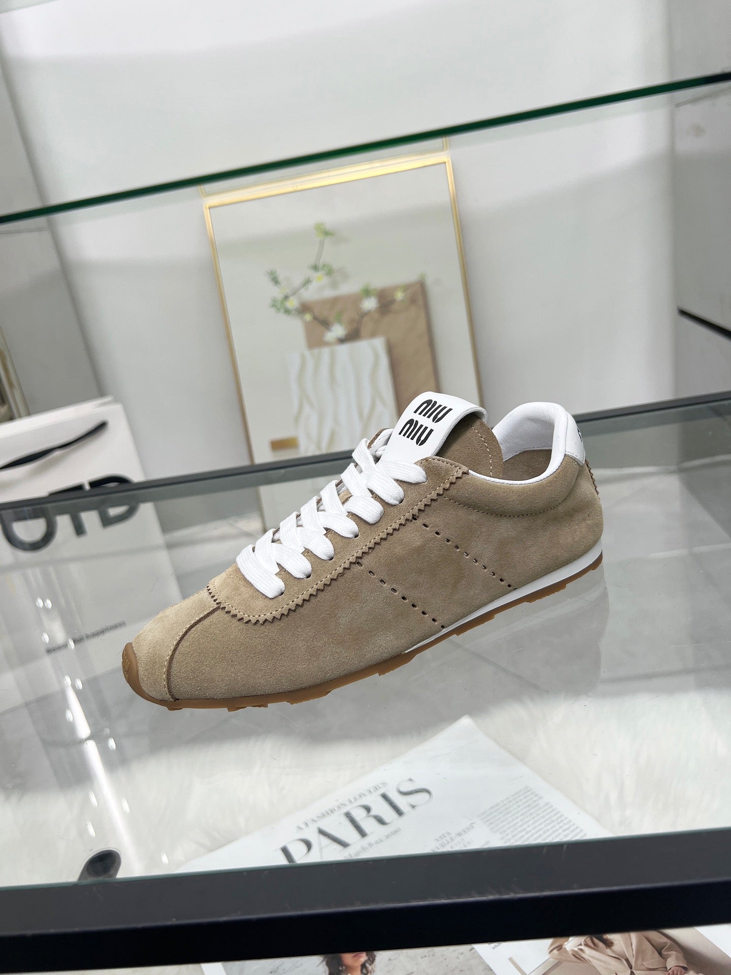 M-Sneakers