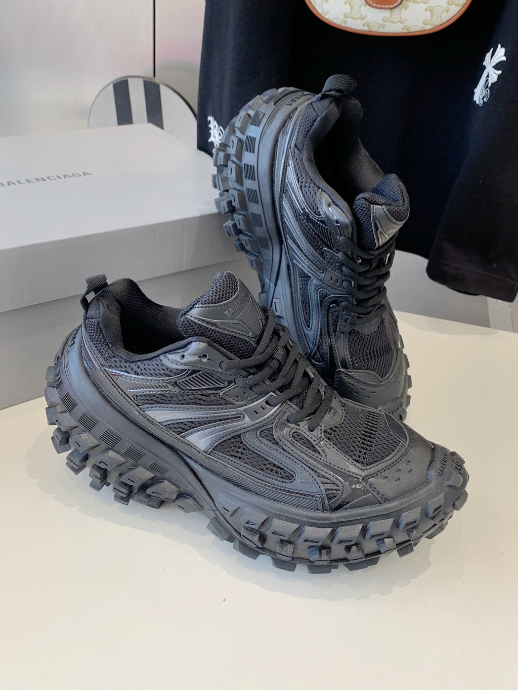 B-Sneakers