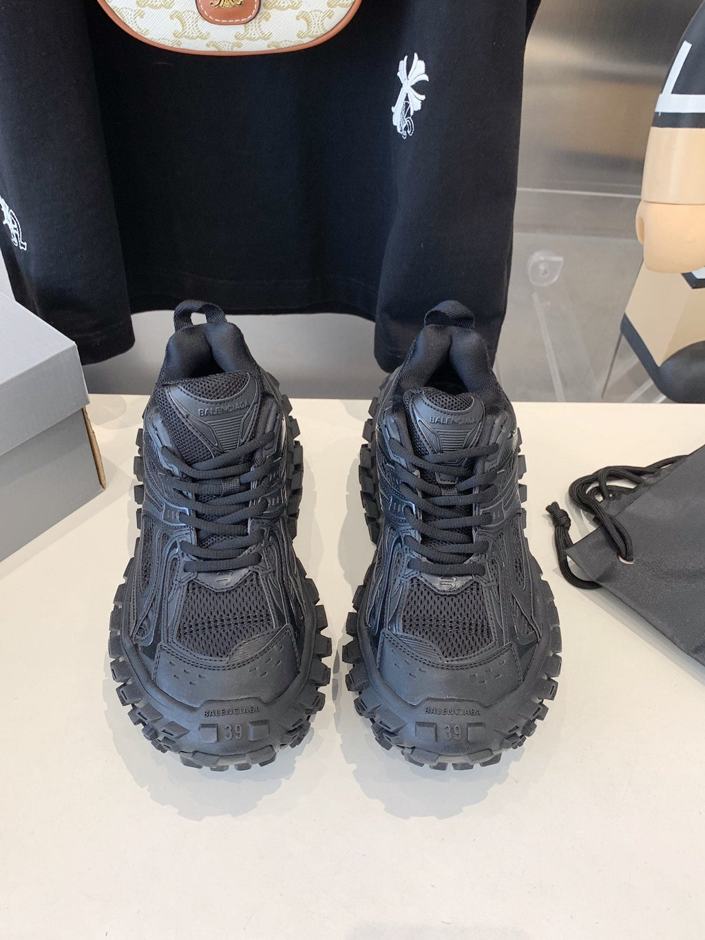 B-Sneakers
