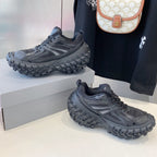 B-Sneakers