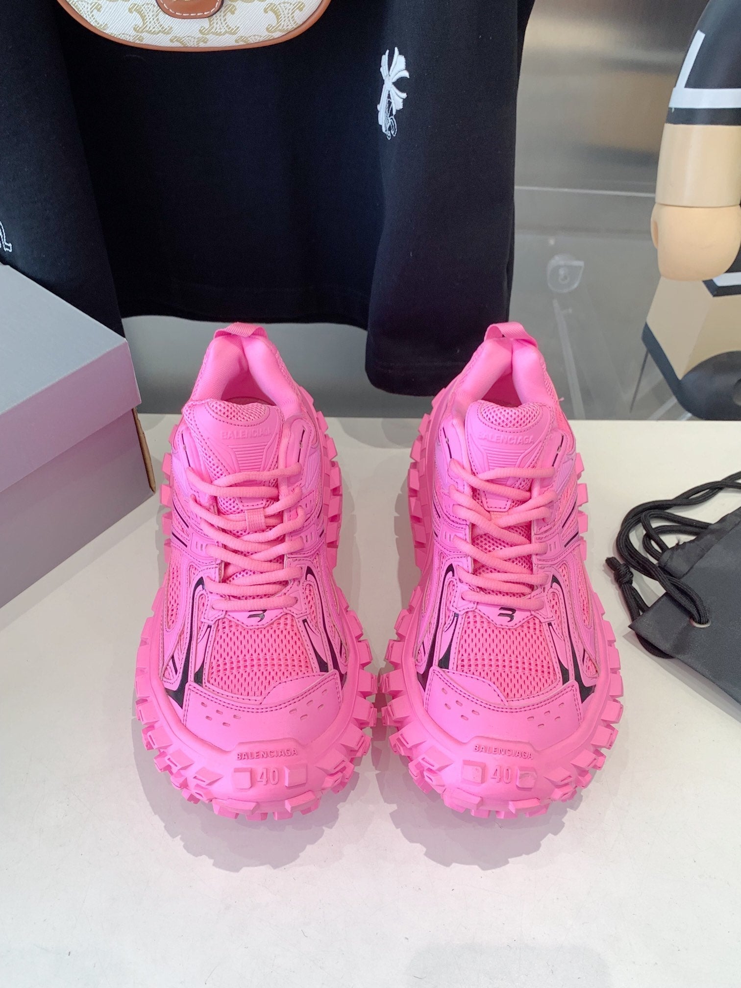 B-Sneakers