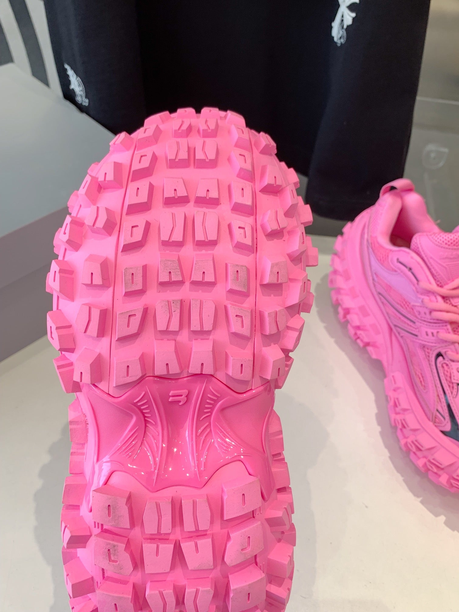 B-Sneakers