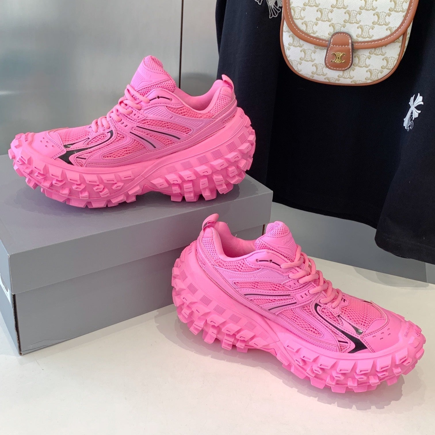 B-Sneakers