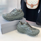 B-Sneakers