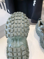 B-Sneakers