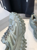B-Sneakers